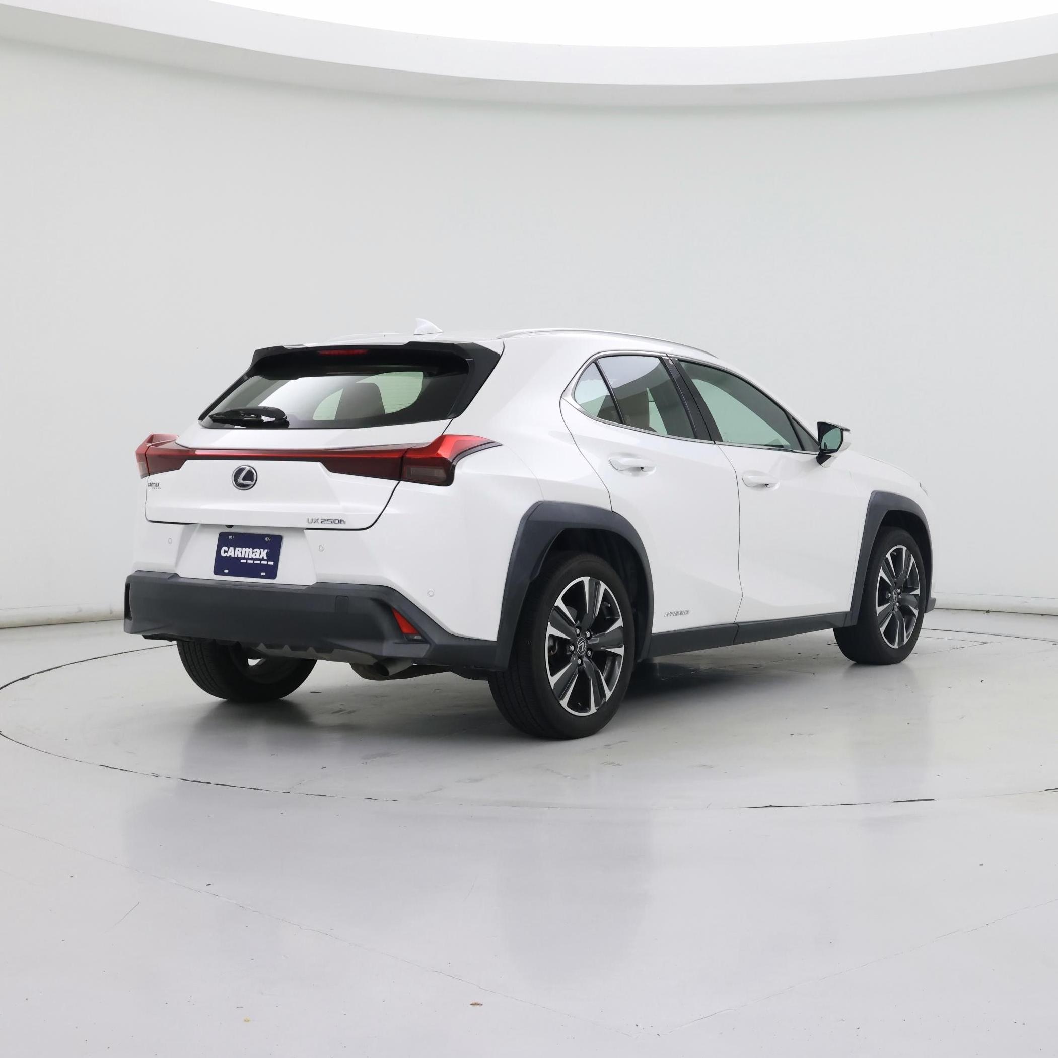 Thumbnail: 2020 Lexus UX - 8