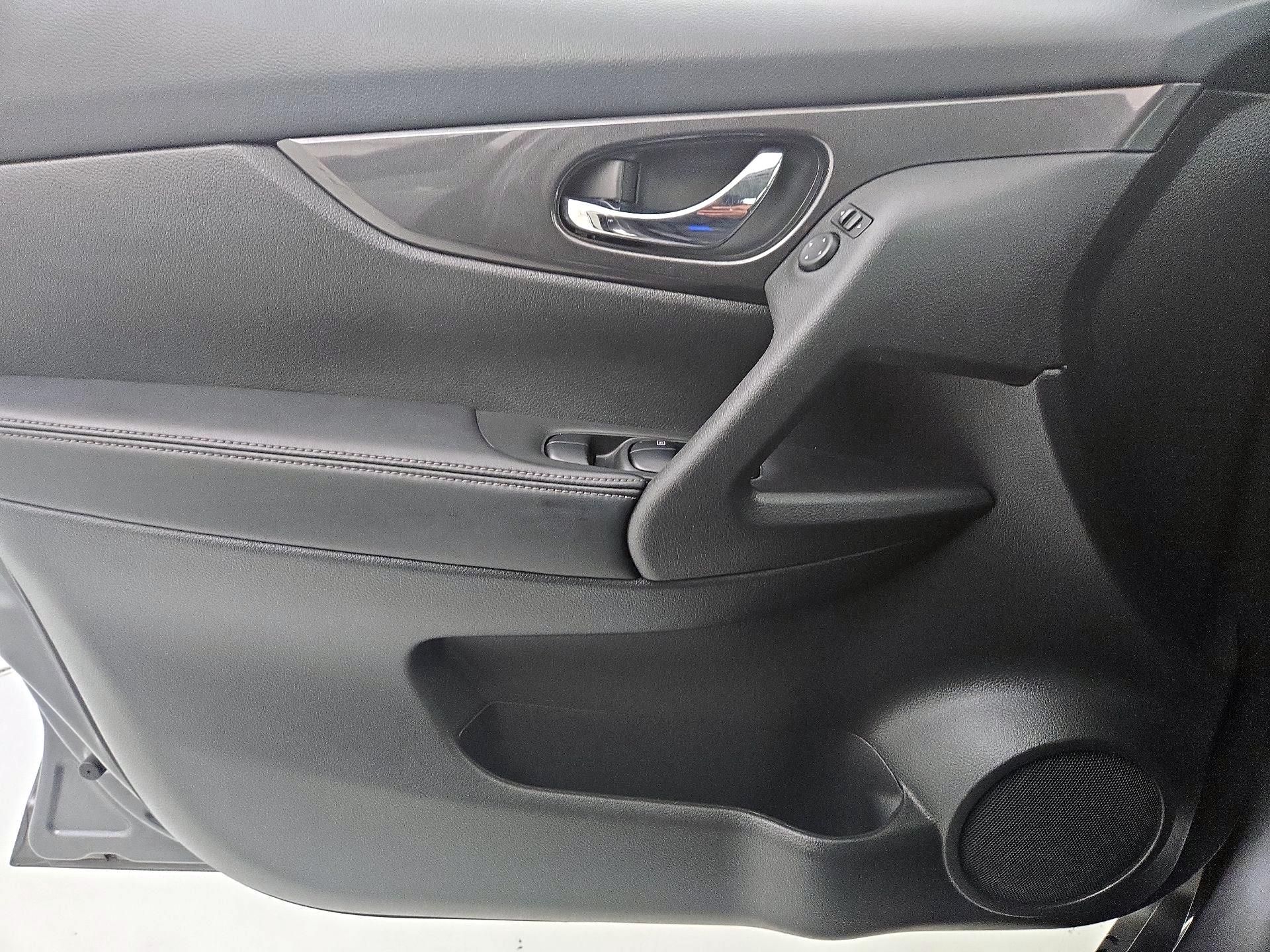 Thumbnail: 2018 Nissan Rogue - 12