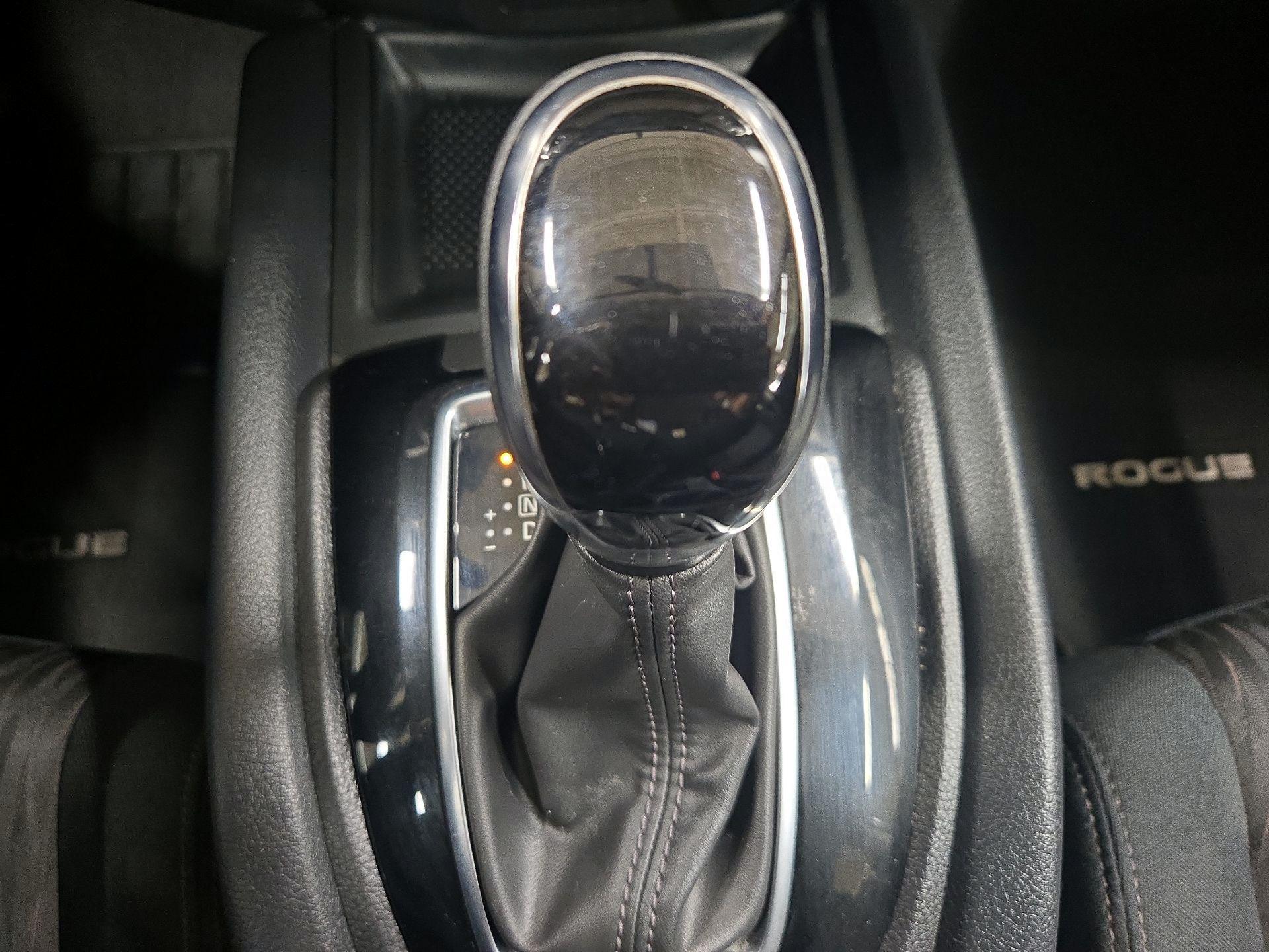 Thumbnail: 2018 Nissan Rogue - 17