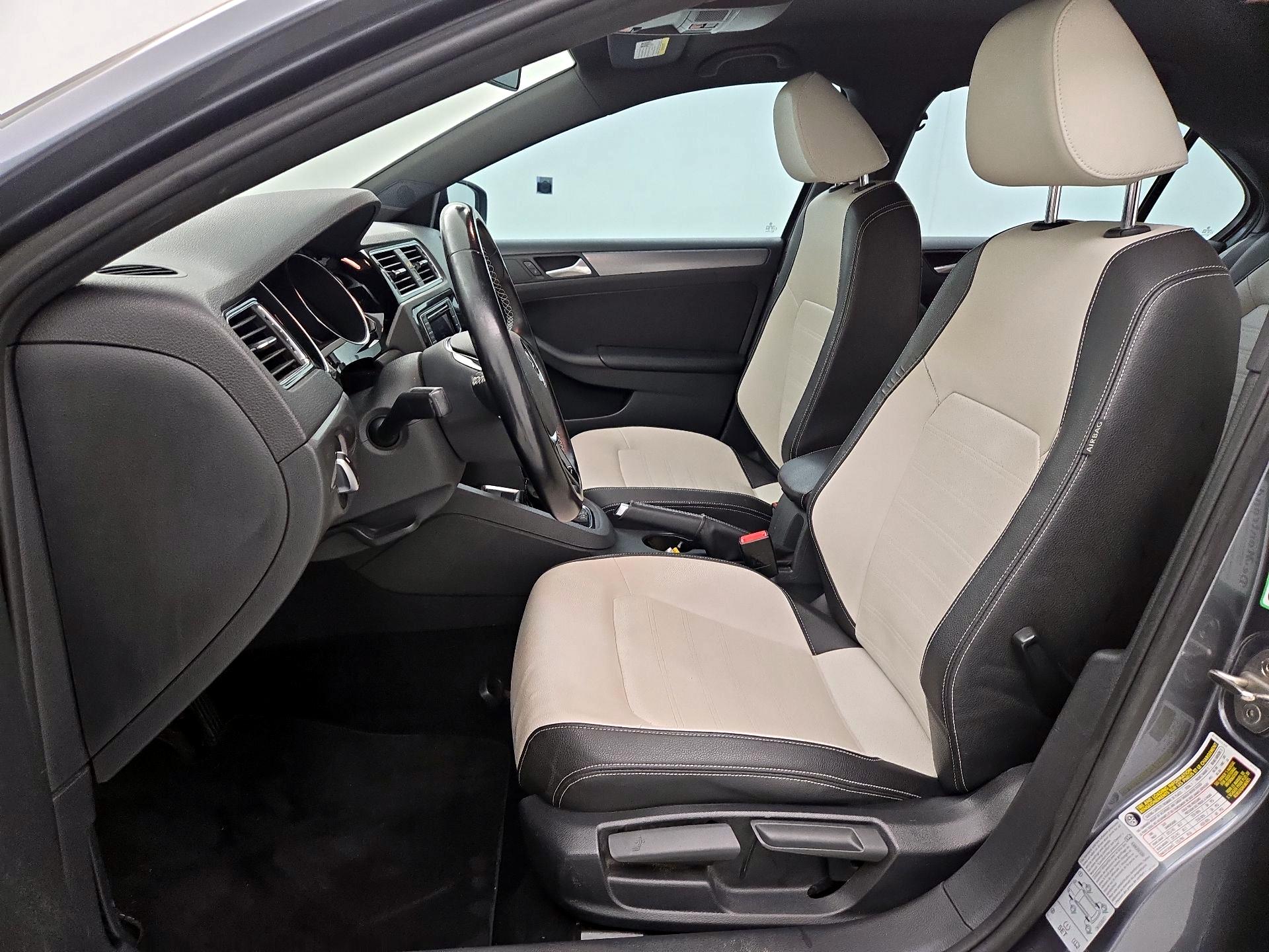 Thumbnail: 2016 Volkswagen Jetta - 11