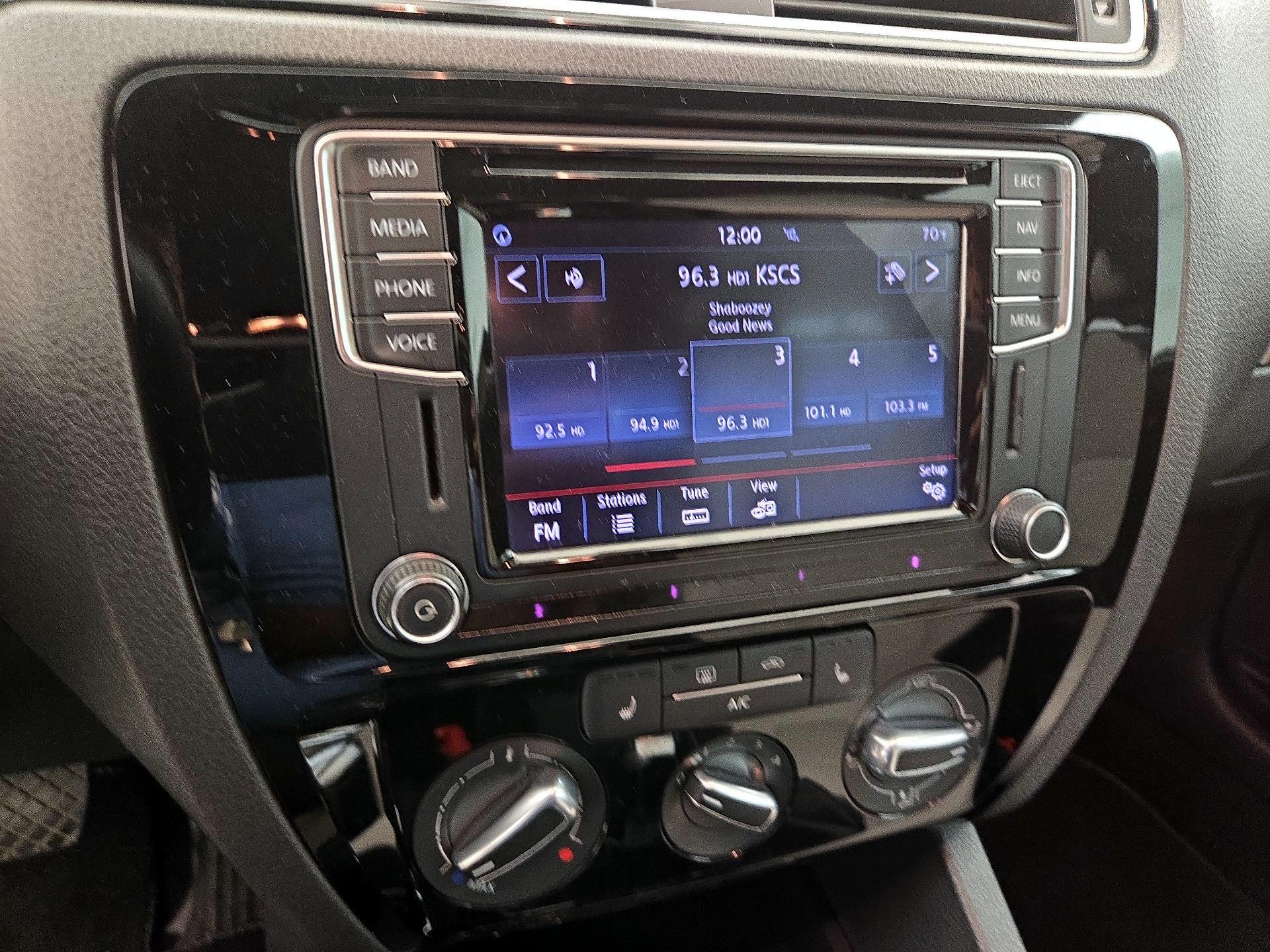 Thumbnail: 2016 Volkswagen Jetta - 16