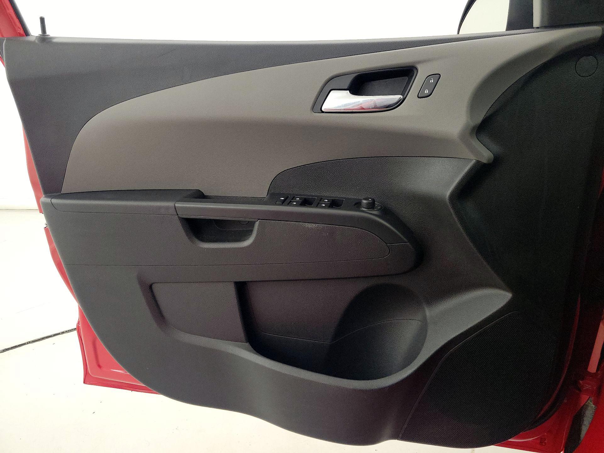 Thumbnail: 2016 Chevrolet Sonic - 12