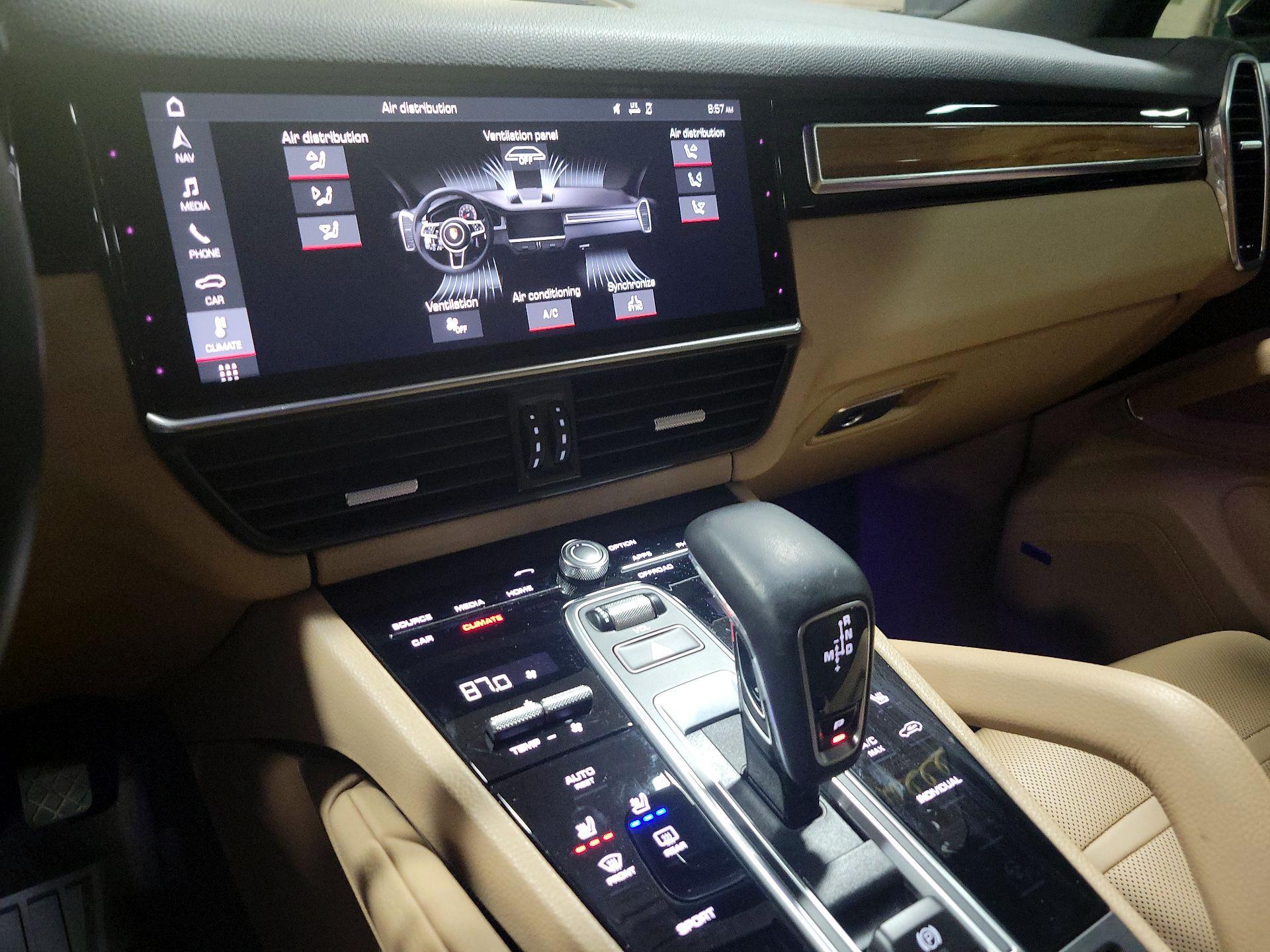 Thumbnail: 2019 Porsche Cayenne - 16