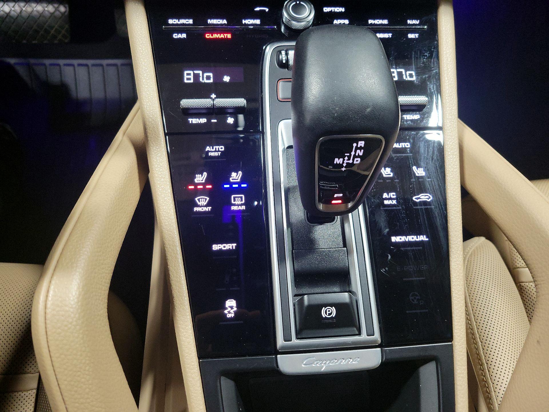 Thumbnail: 2019 Porsche Cayenne - 17