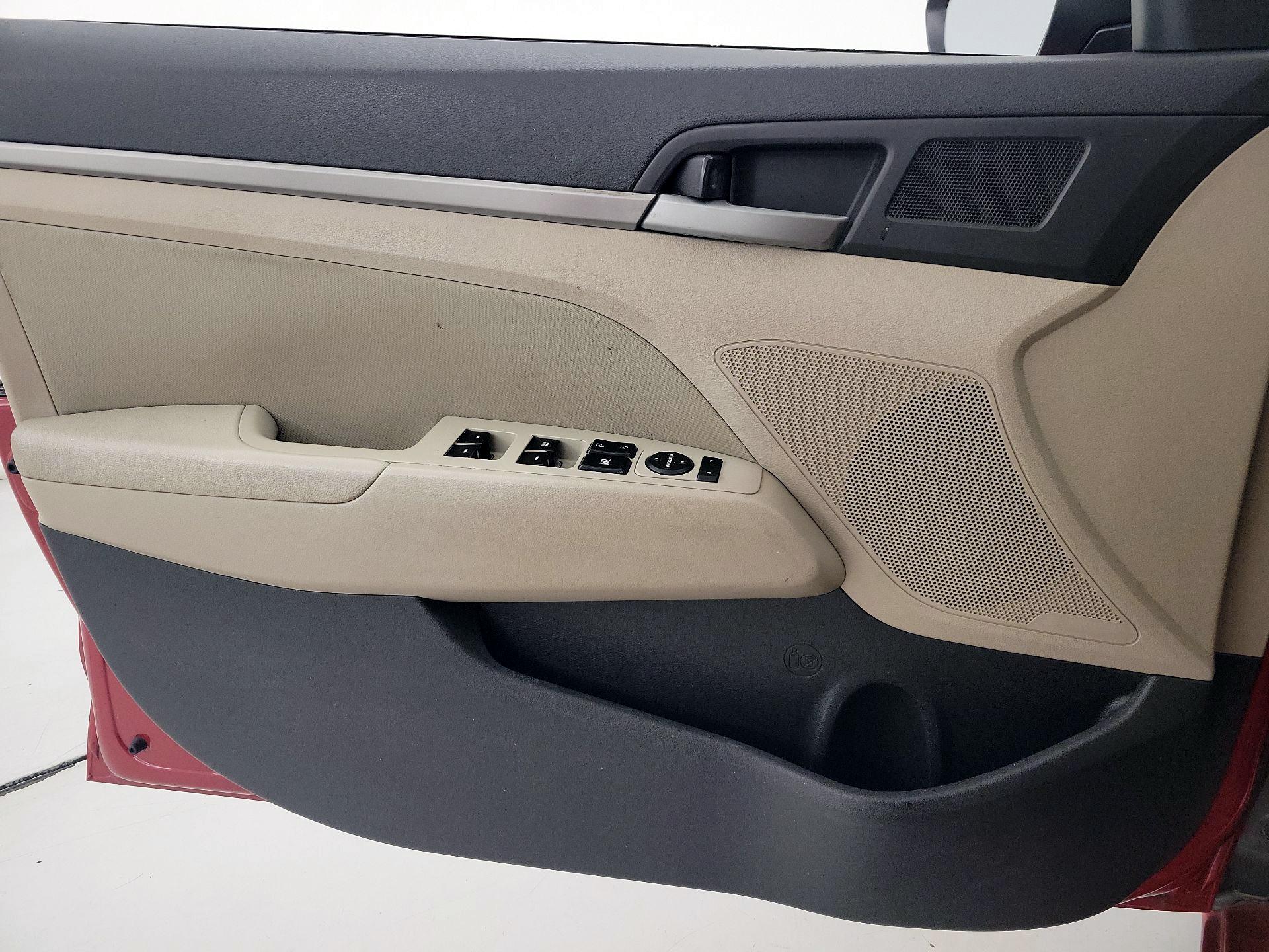 Thumbnail: 2017 Hyundai Elantra - 12