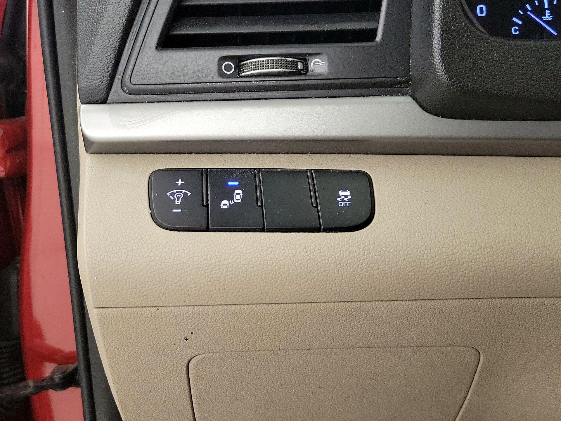 Thumbnail: 2017 Hyundai Elantra - 13