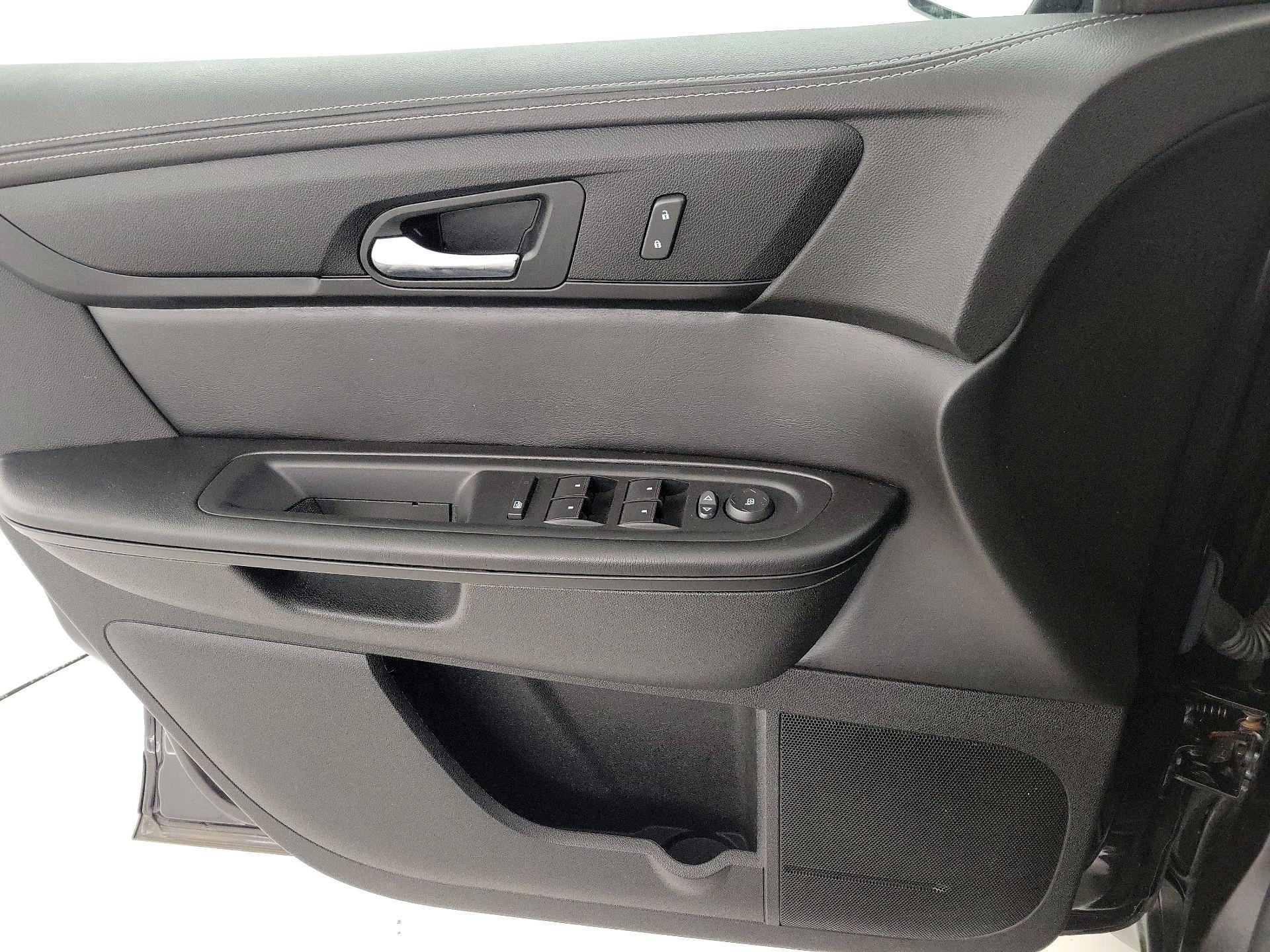 Thumbnail: 2017 Chevrolet Traverse - 12