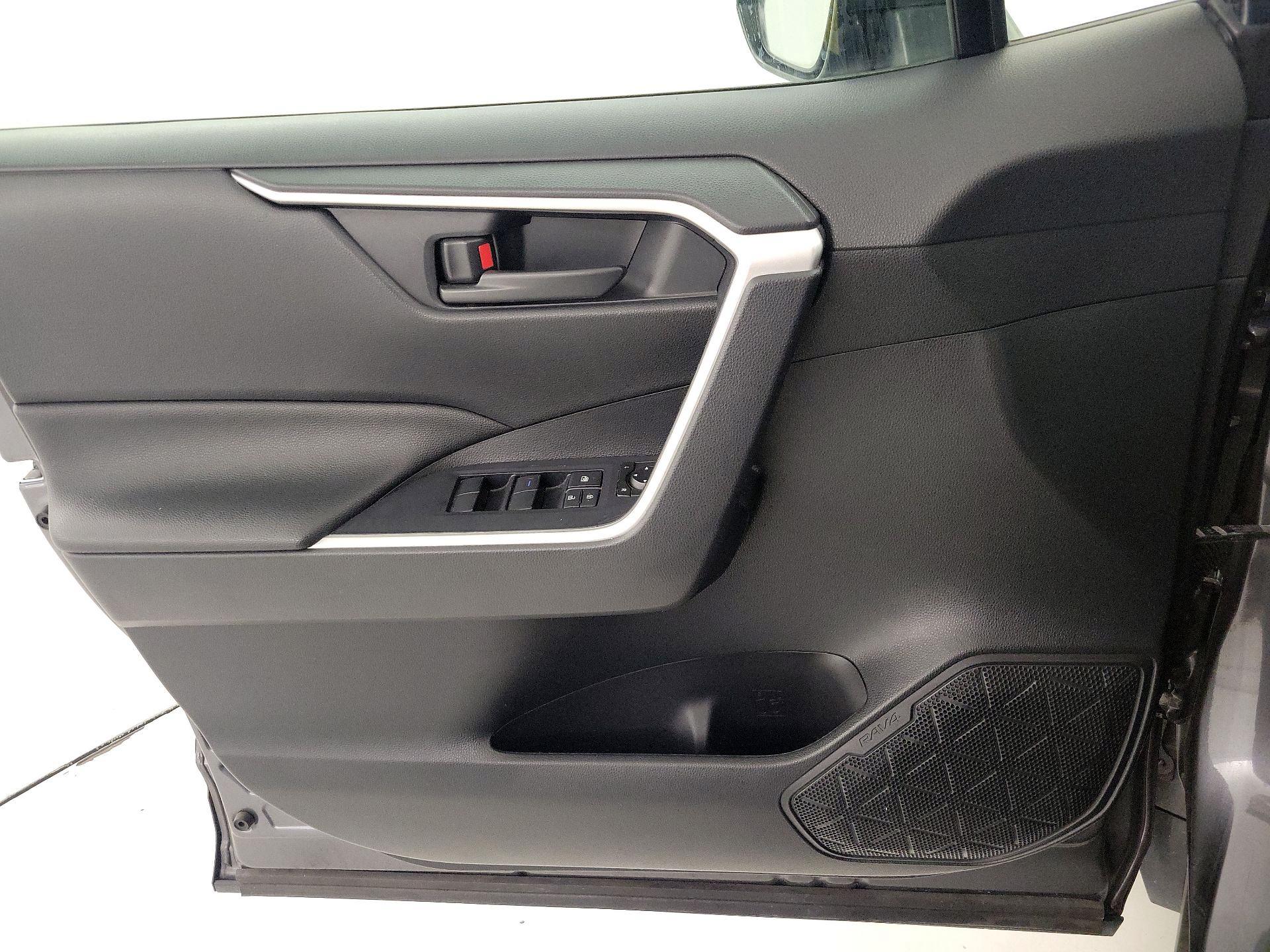 Thumbnail: 2021 Toyota RAV4 - 12