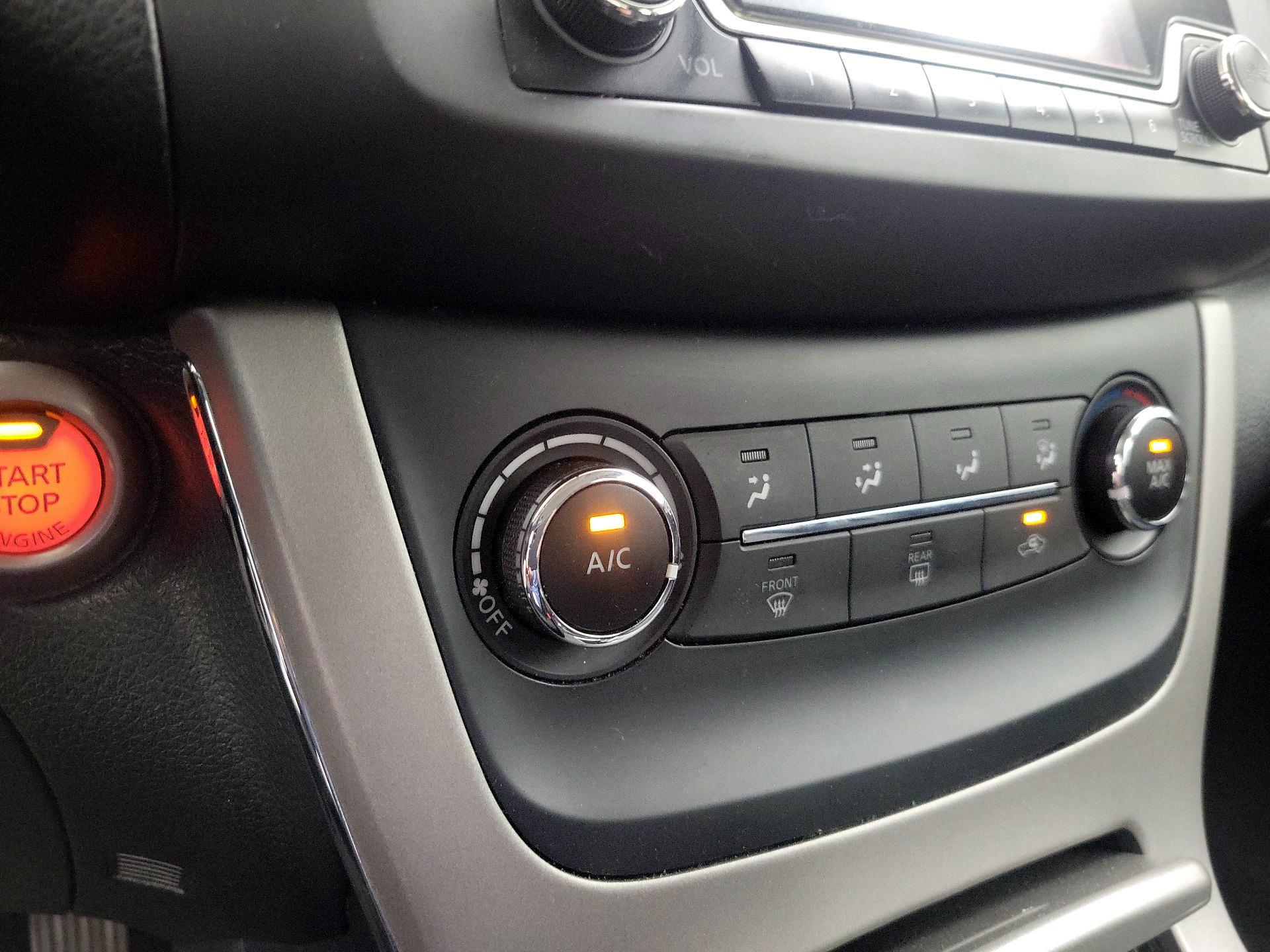 Thumbnail: 2015 Nissan Sentra - 15