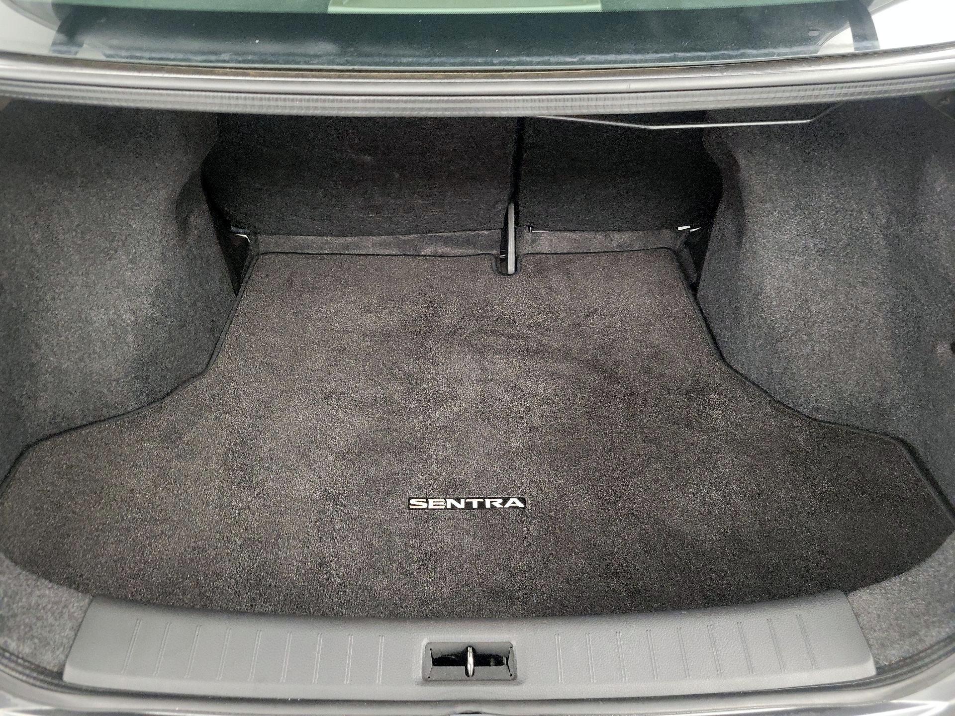 Thumbnail: 2015 Nissan Sentra - 19
