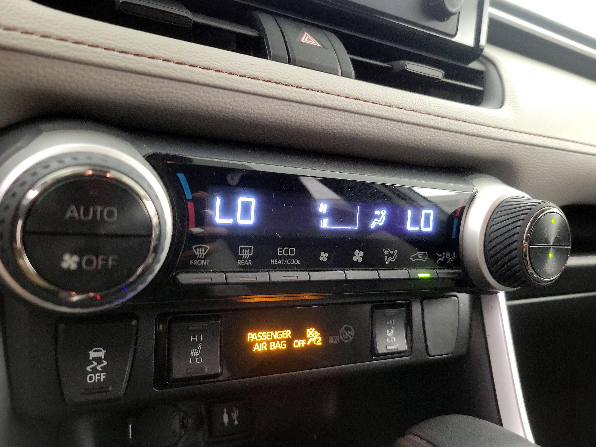 Thumbnail: 2019 Toyota RAV4 - 16