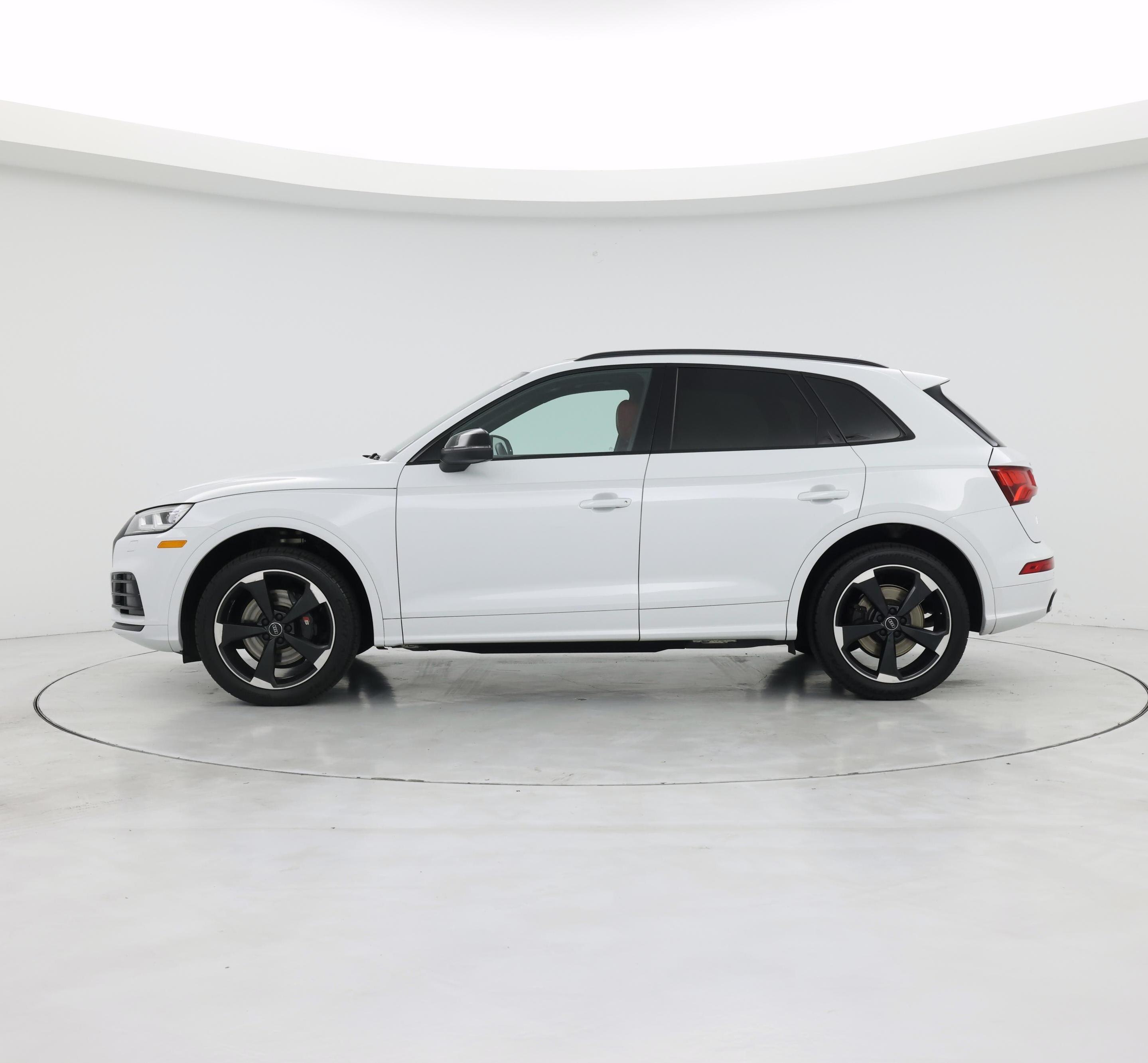 Thumbnail: 2019 Audi SQ5 - 3