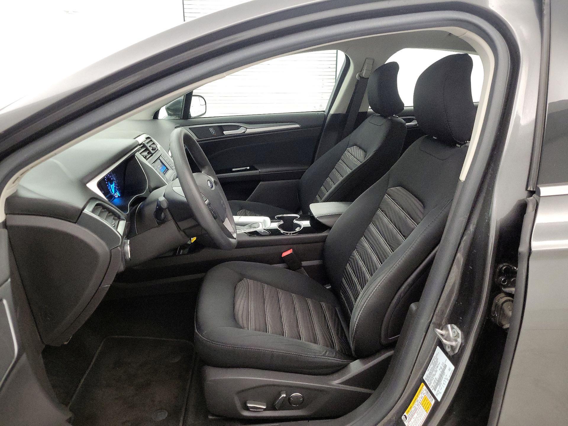 Thumbnail: 2016 Ford Fusion - 11
