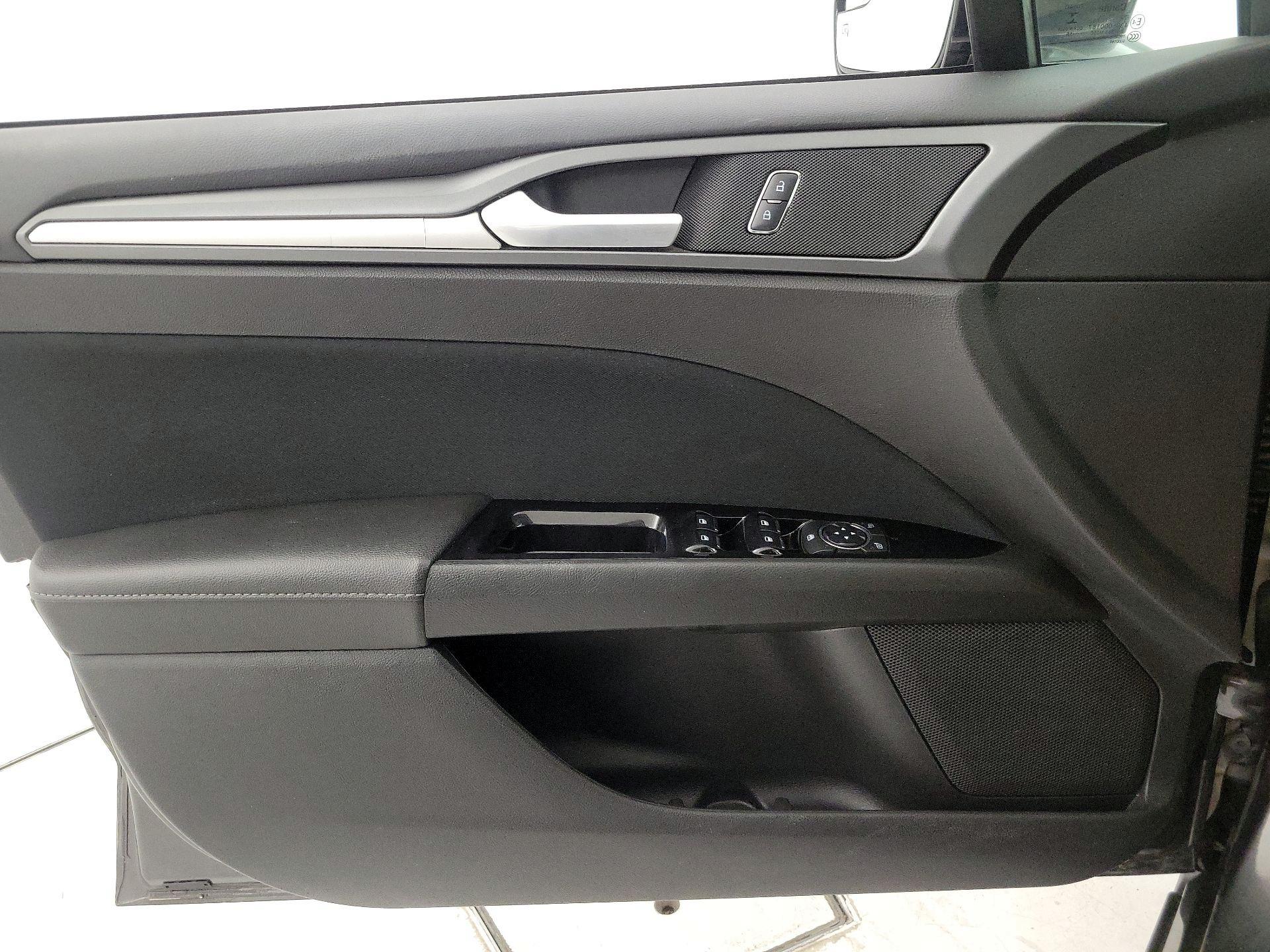 Thumbnail: 2016 Ford Fusion - 12