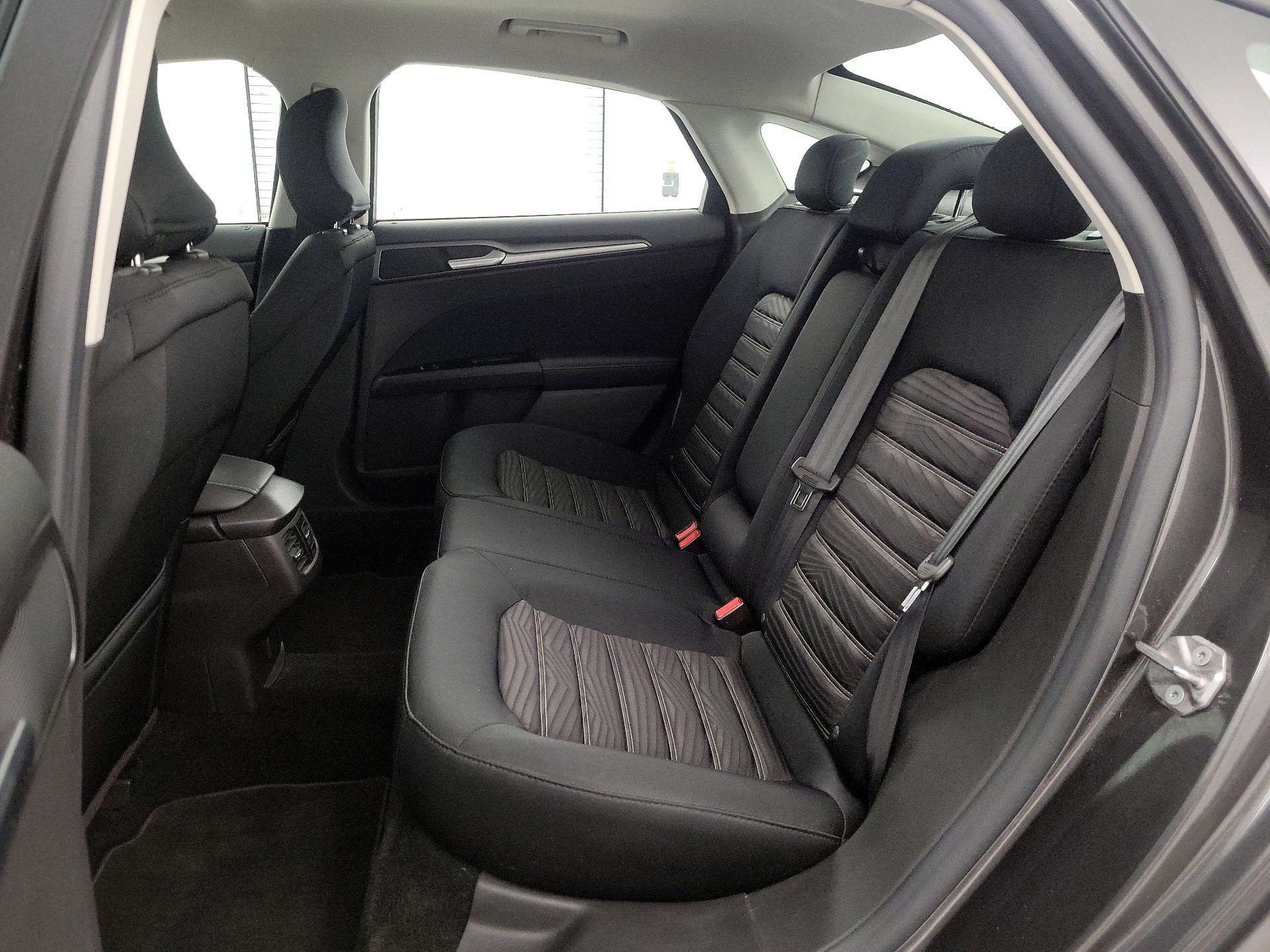 Thumbnail: 2016 Ford Fusion - 18