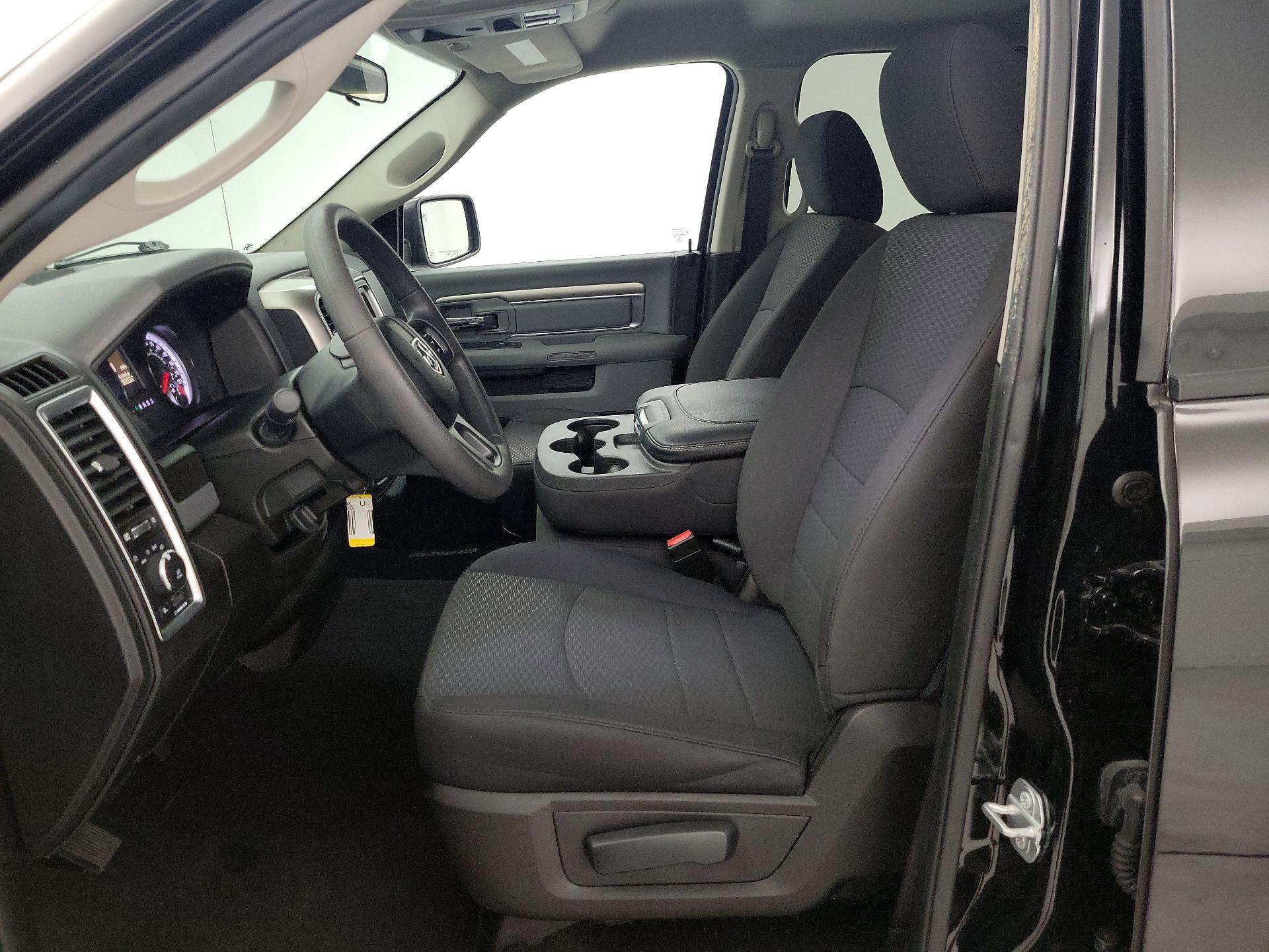 Thumbnail: 2019 RAM 1500 Classic - 11