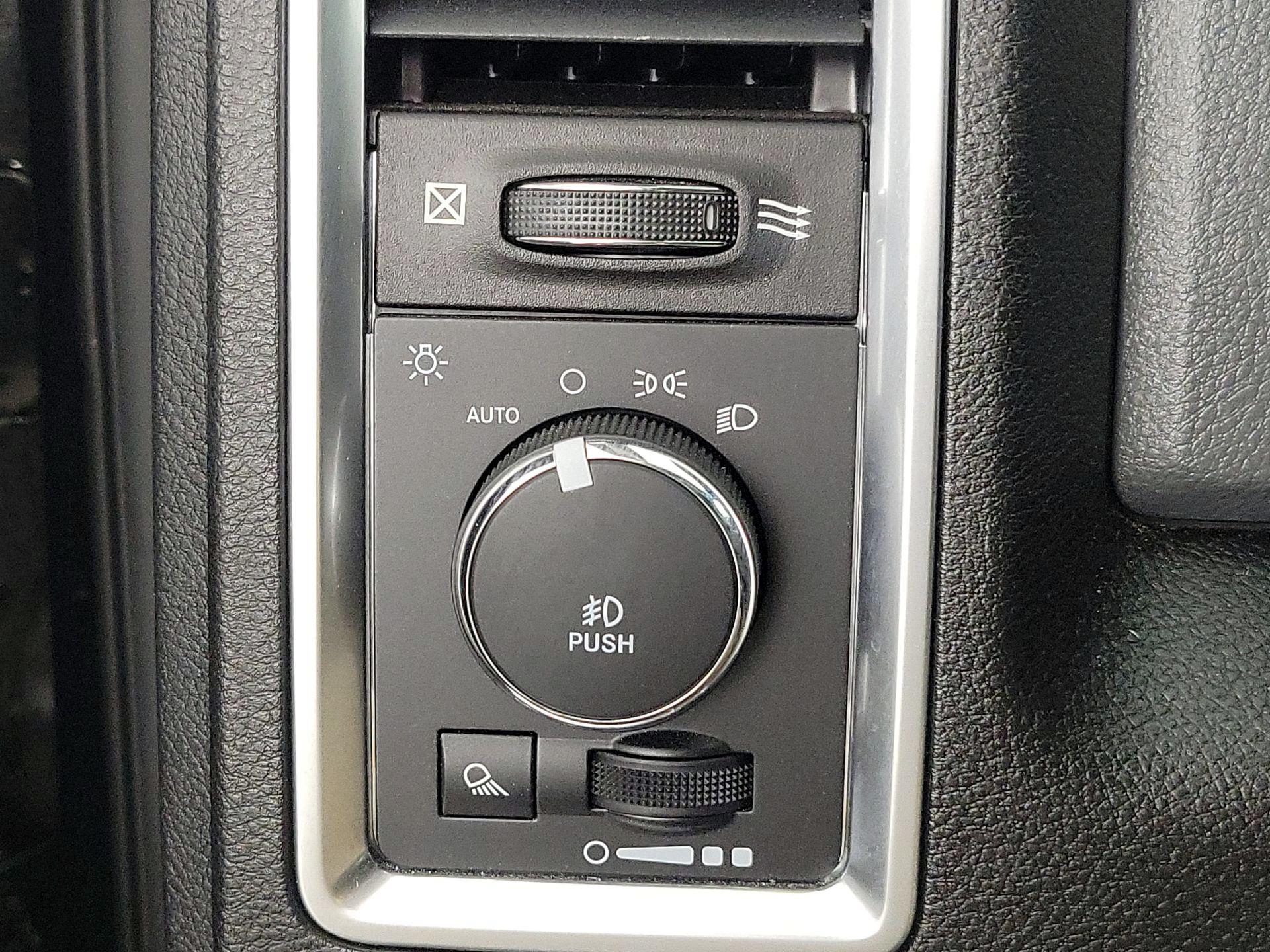 Thumbnail: 2019 RAM 1500 Classic - 13