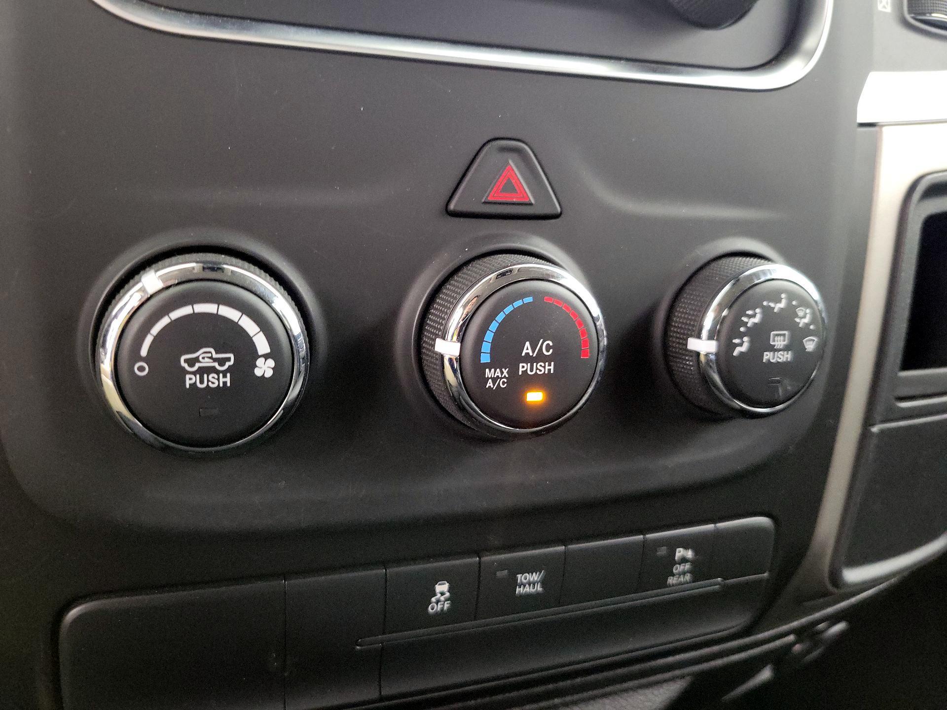 Thumbnail: 2019 RAM 1500 Classic - 16