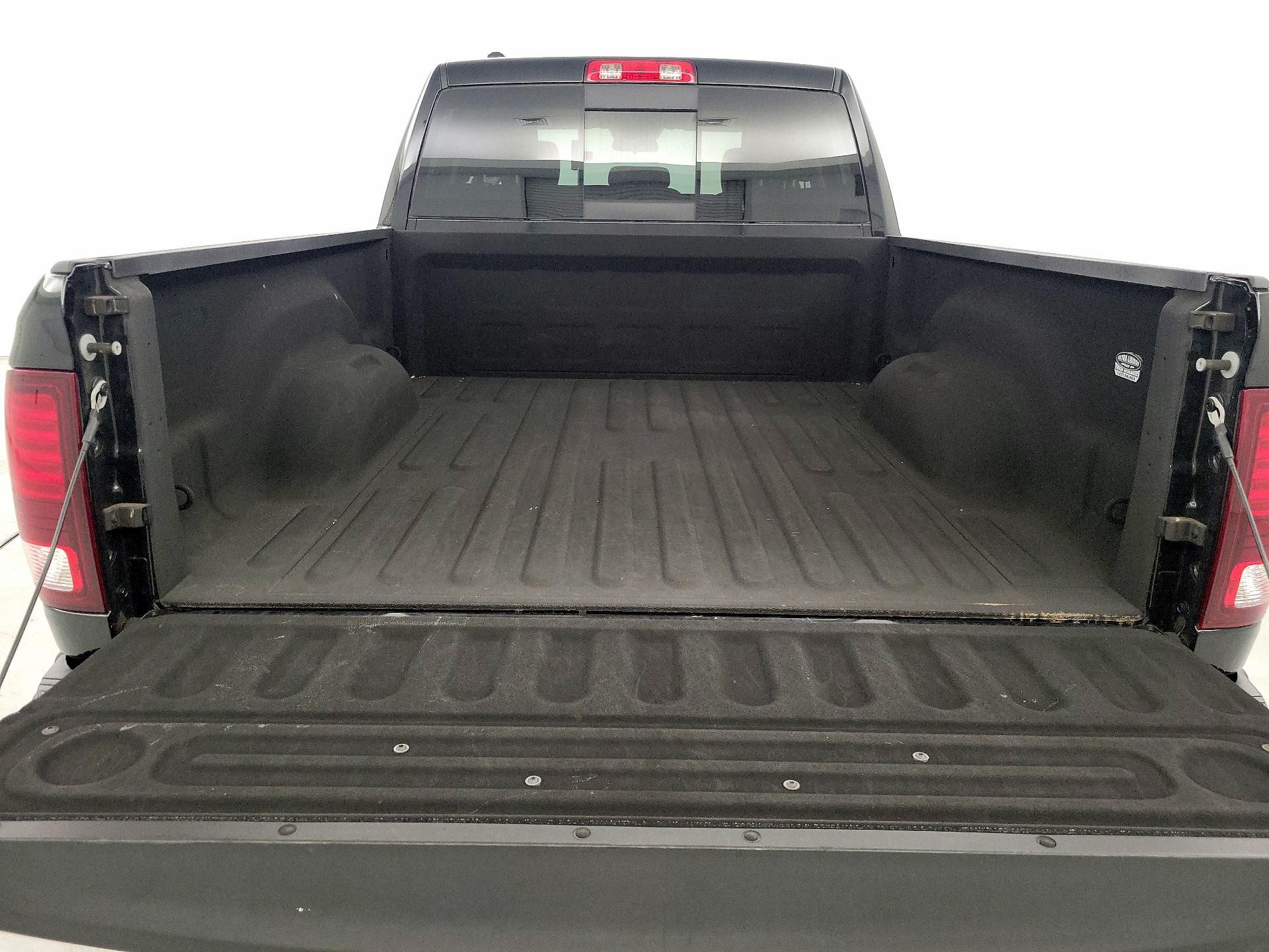 Thumbnail: 2019 RAM 1500 Classic - 19