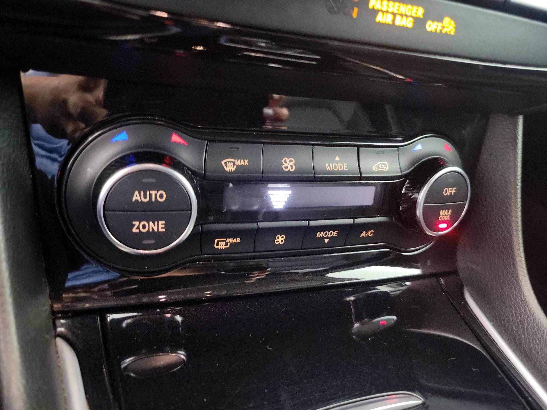 Thumbnail: 2018 INFINITI QX30 - 16