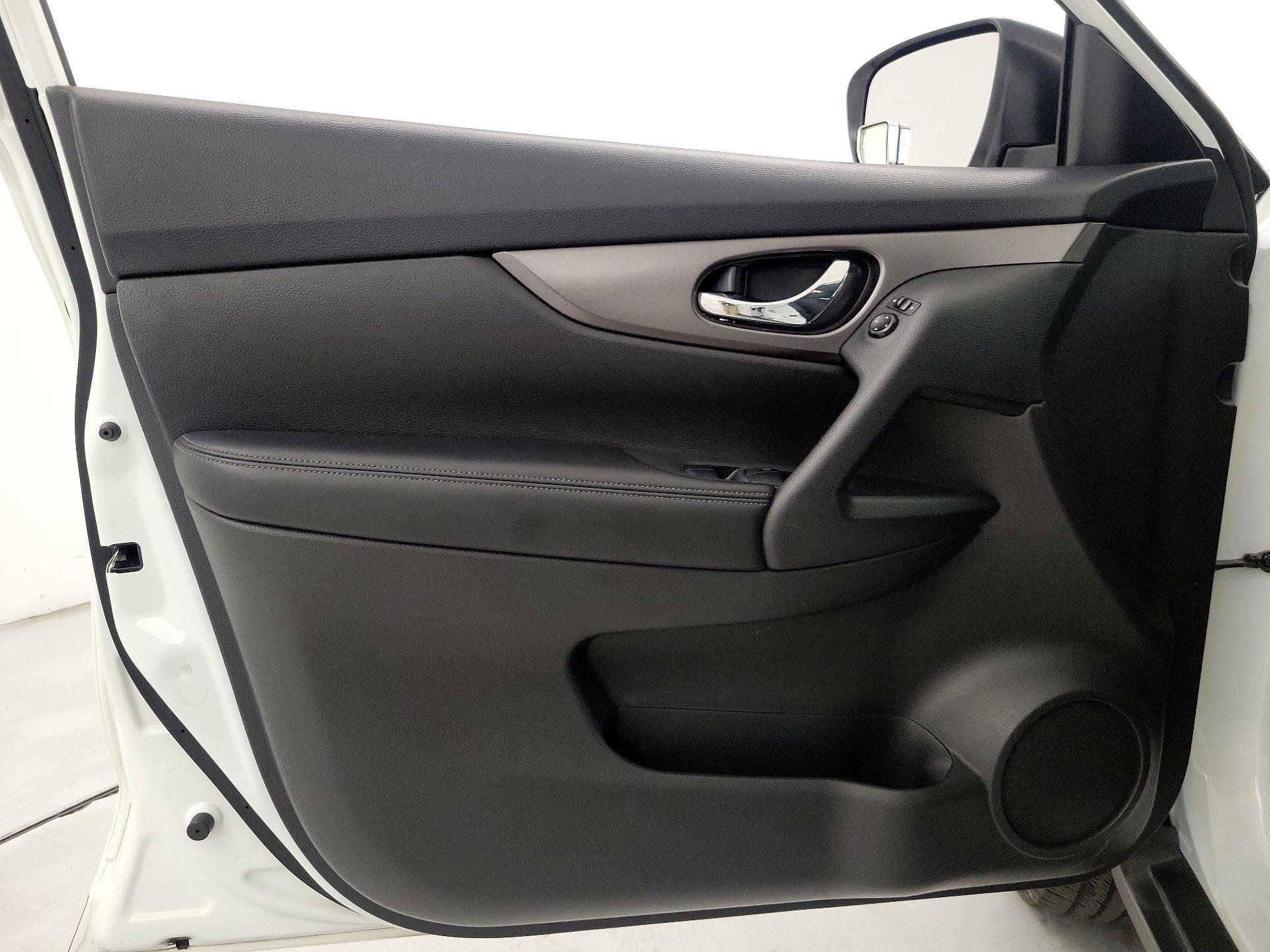 Thumbnail: 2016 Nissan Rogue - 12
