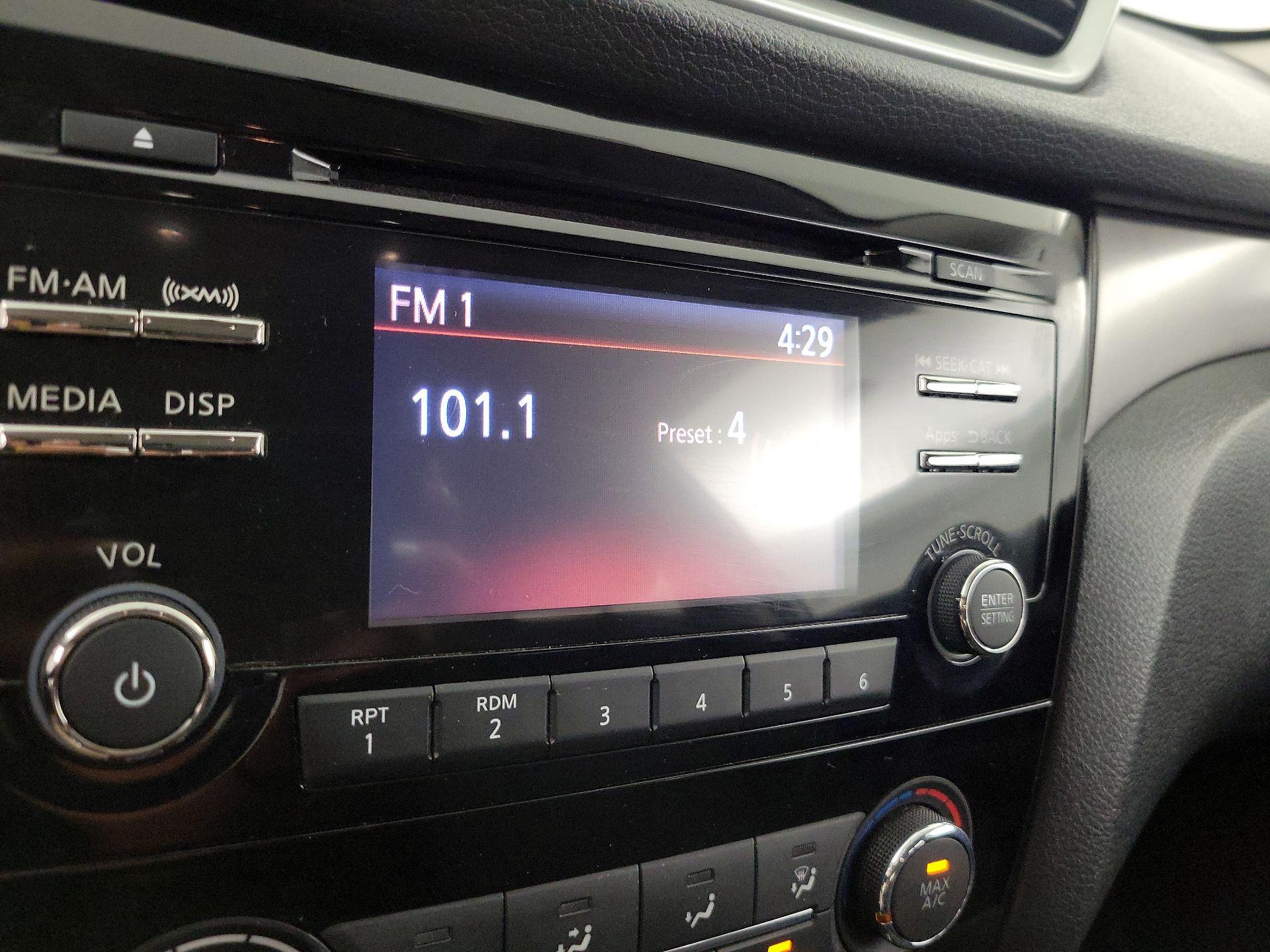 Thumbnail: 2016 Nissan Rogue - 15