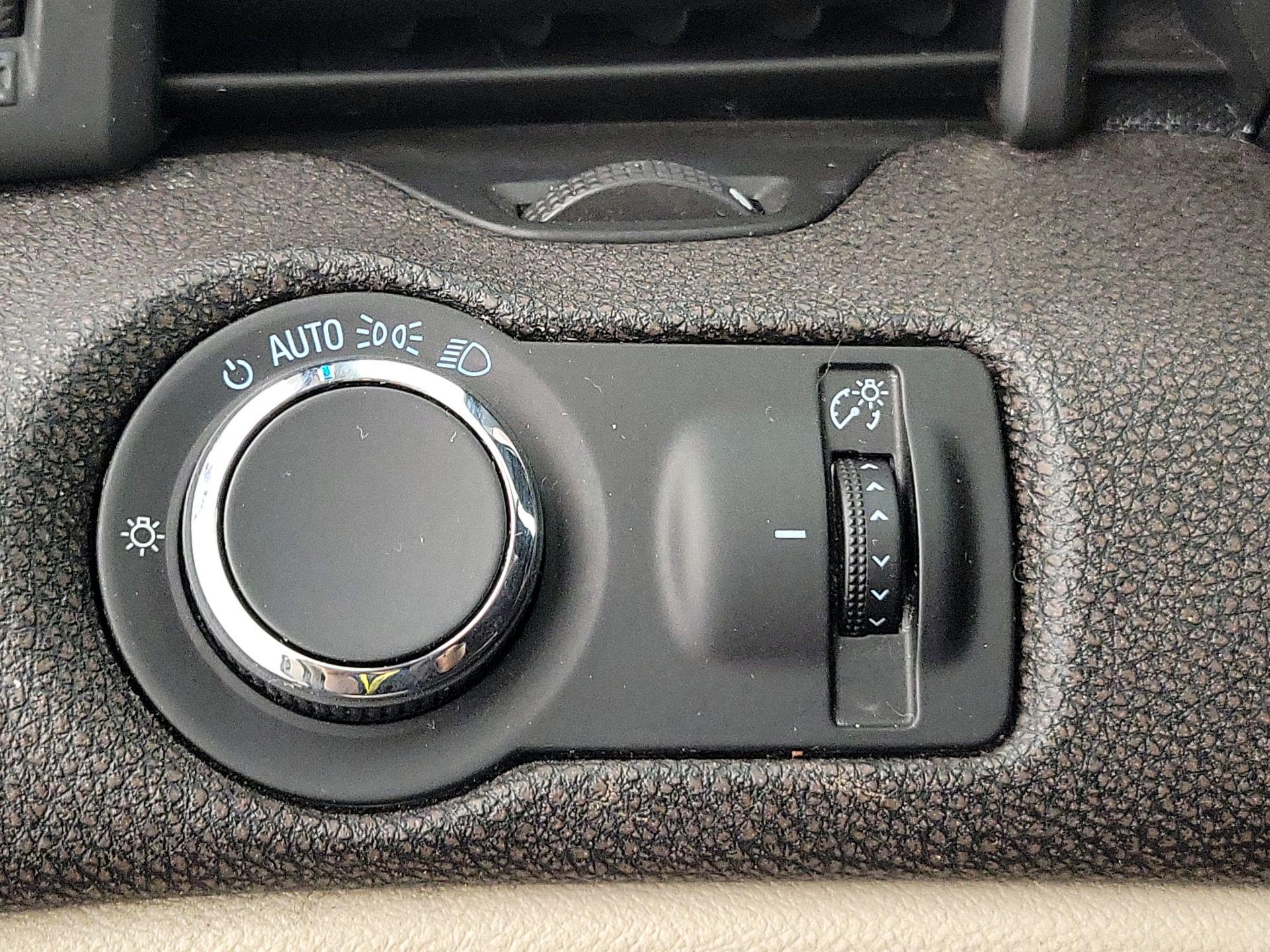 Thumbnail: 2013 Chevrolet Malibu - 13