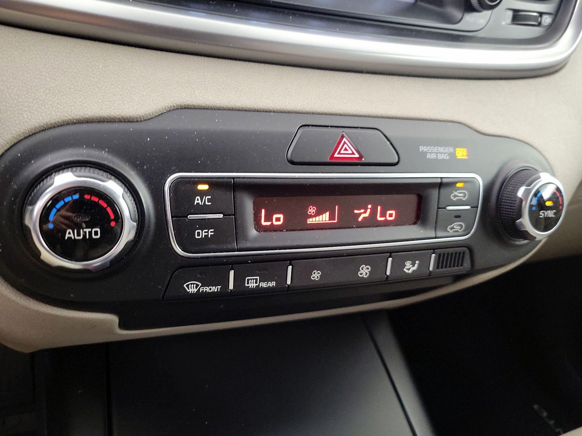 Thumbnail: 2019 Kia Sorento - 16