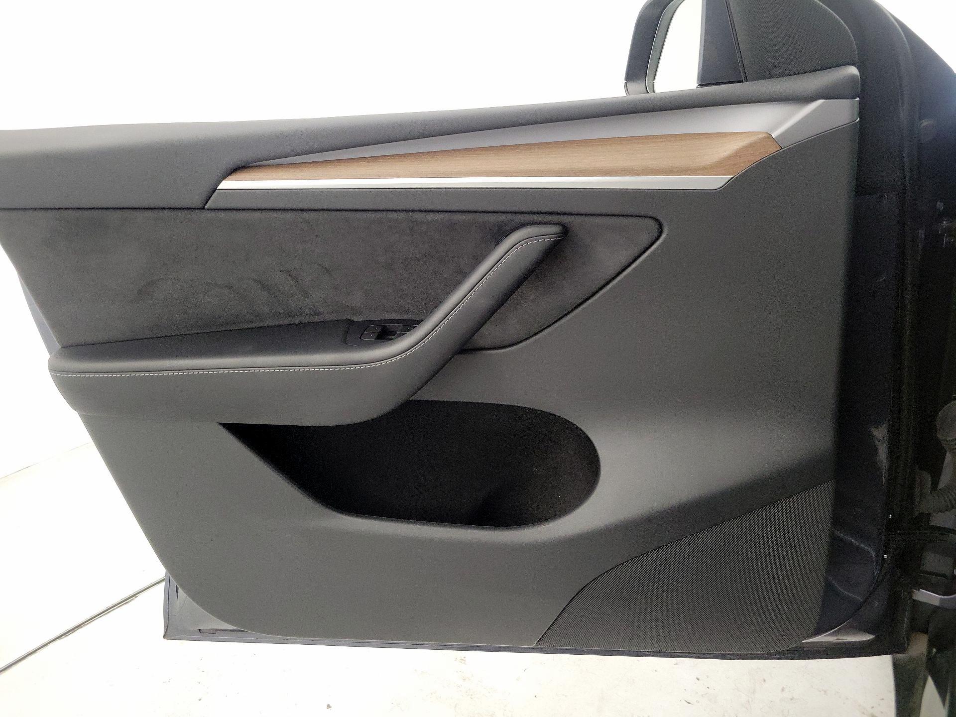 Thumbnail: 2023 Tesla Model Y - 12