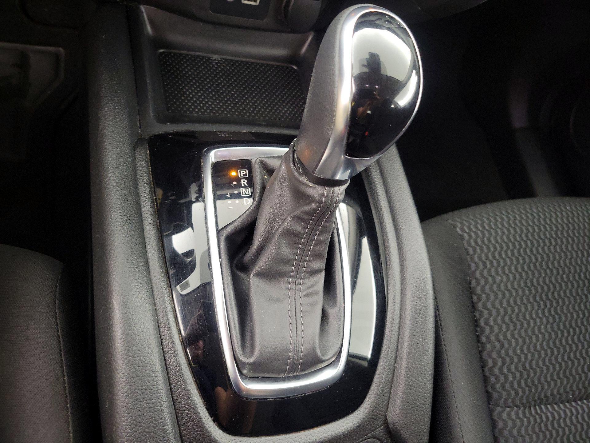 Thumbnail: 2020 Nissan Rogue Sport - 17