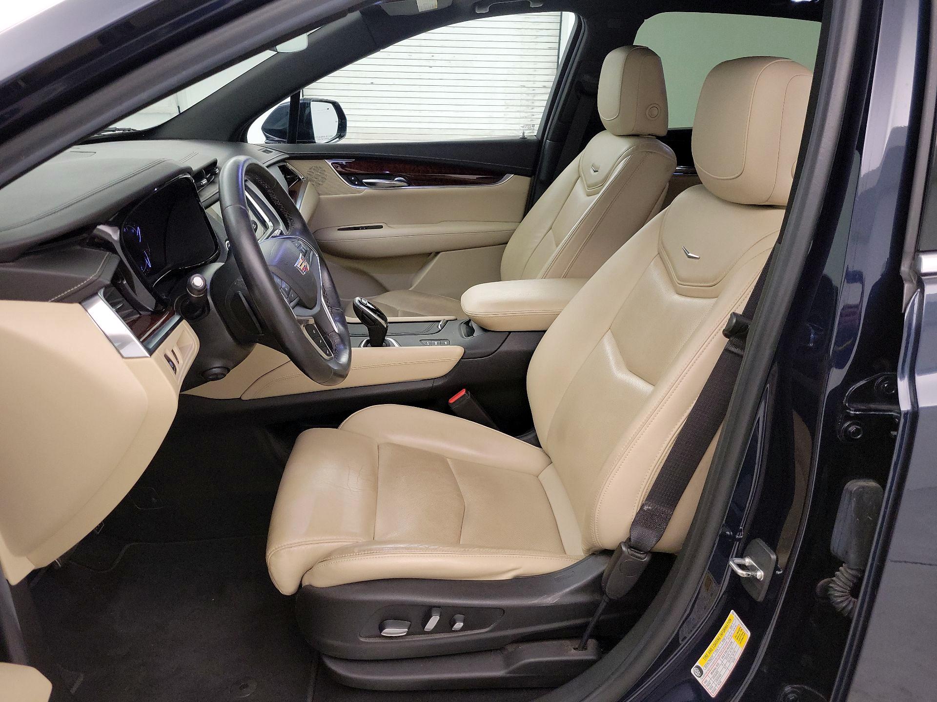 Thumbnail: 2017 Cadillac XT5 - 11