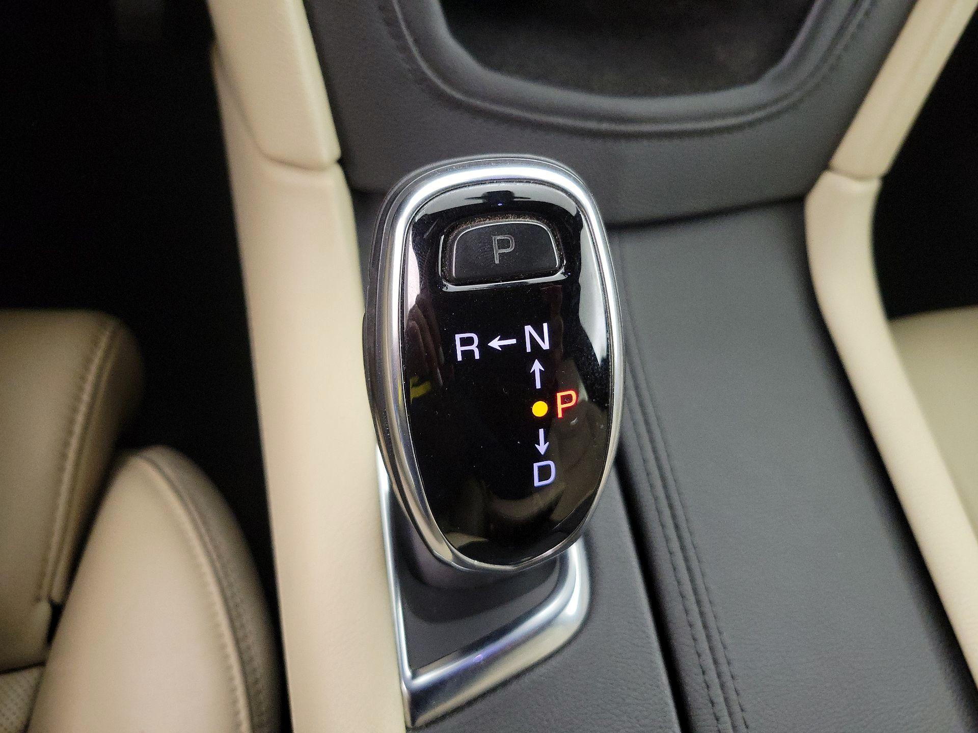 Thumbnail: 2017 Cadillac XT5 - 17