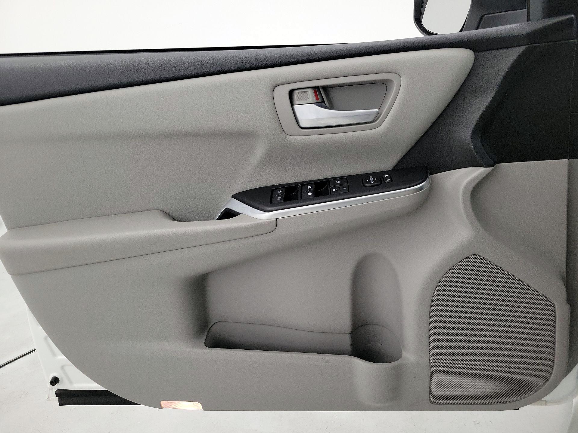 Thumbnail: 2017 Toyota Camry - 12