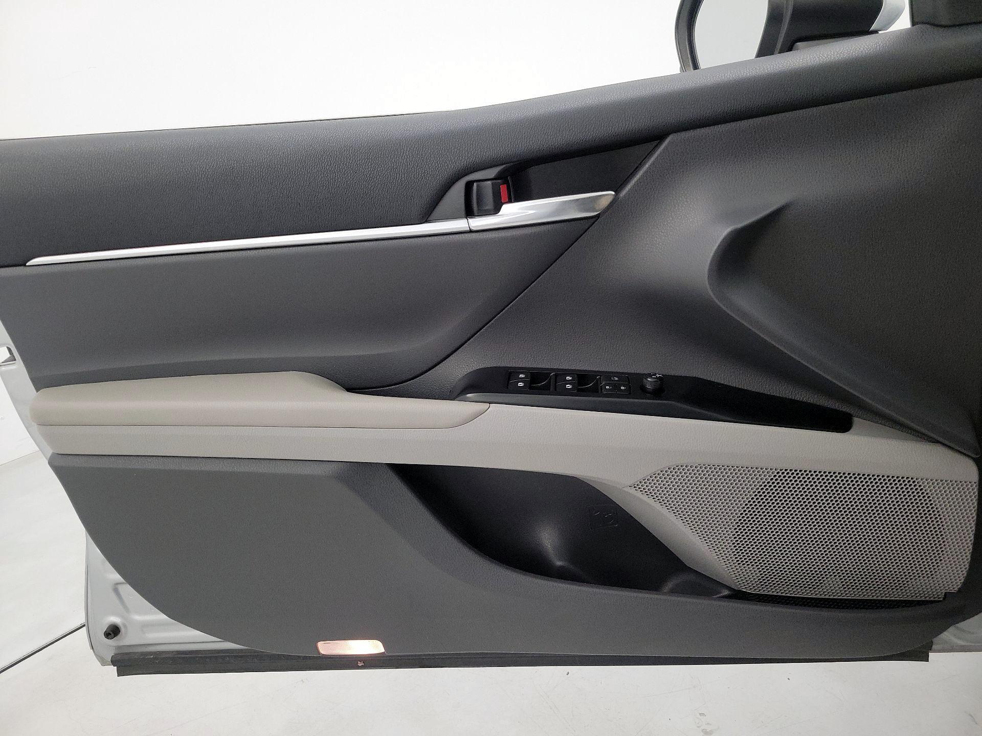 Thumbnail: 2019 Toyota Camry - 12
