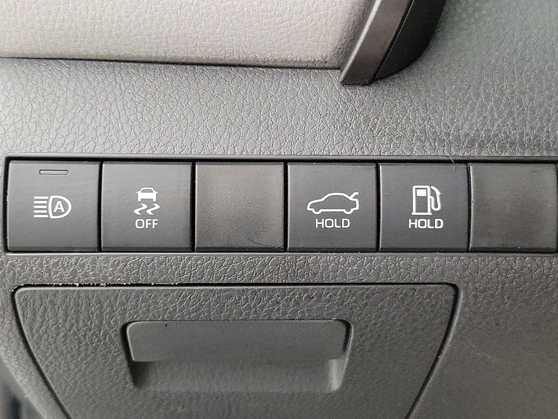 Thumbnail: 2019 Toyota Camry - 13