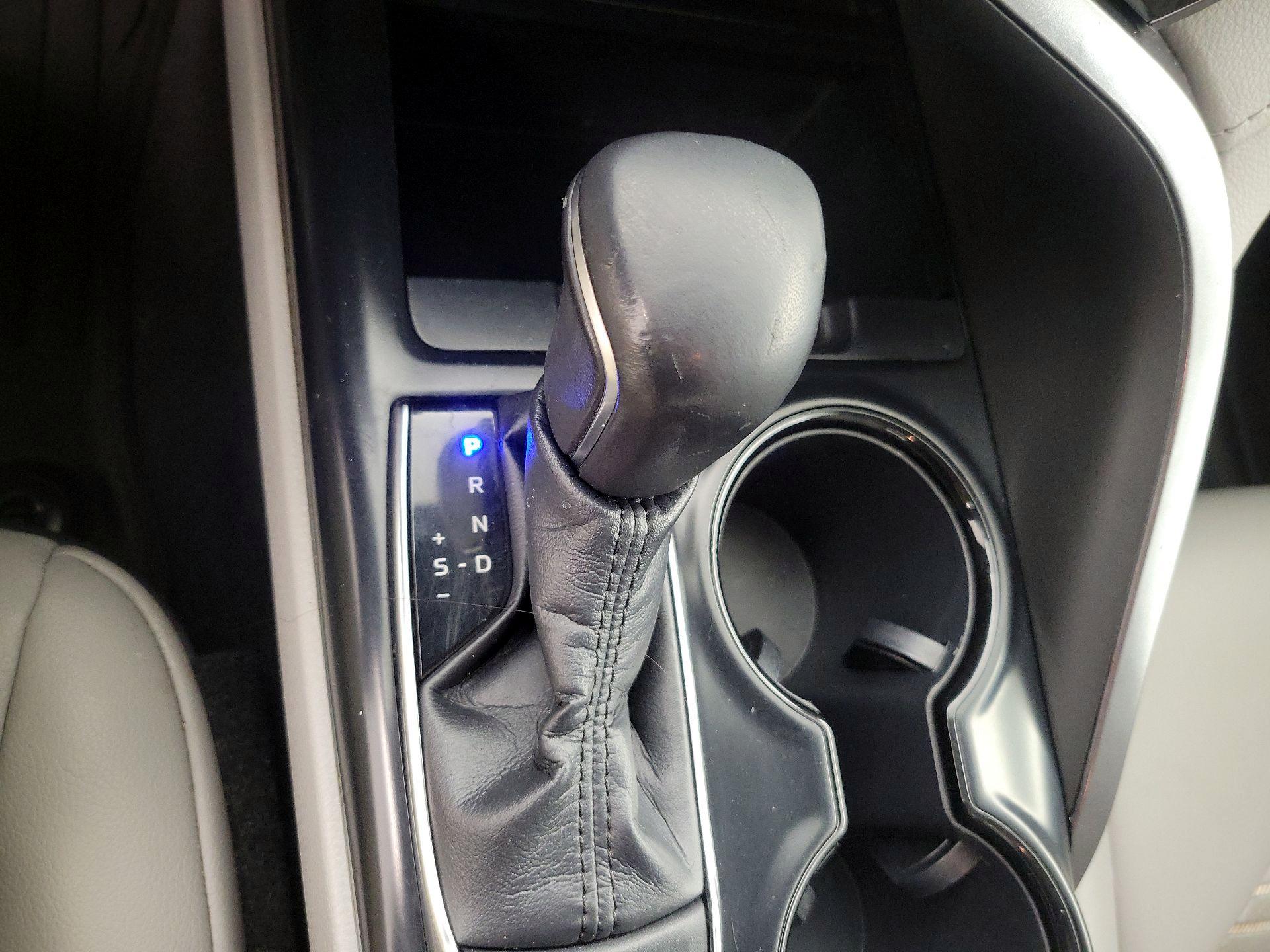 Thumbnail: 2019 Toyota Camry - 17