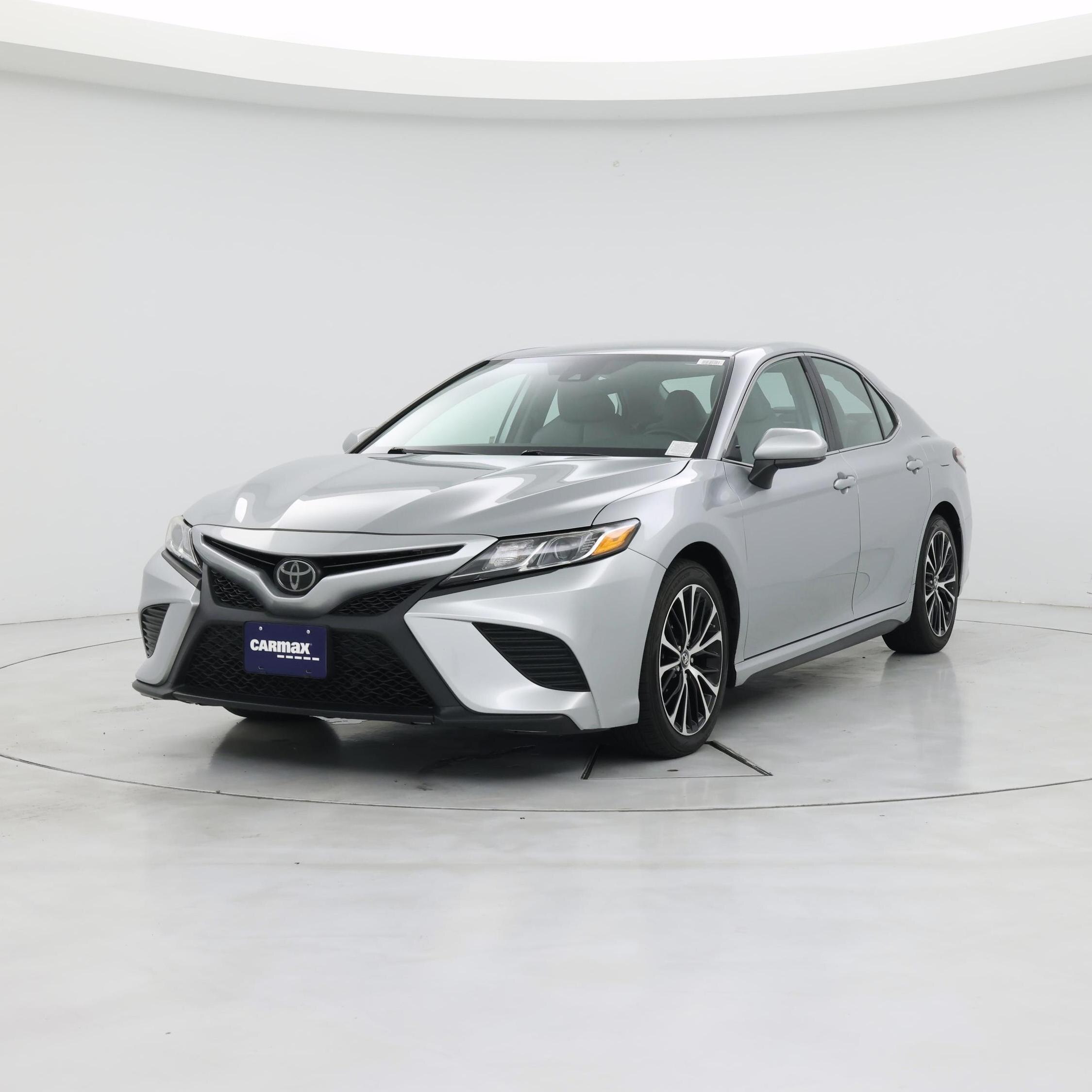 Thumbnail: 2019 Toyota Camry - 4