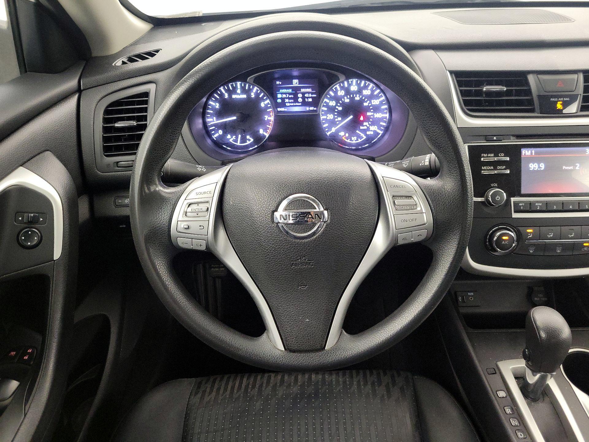 Thumbnail: 2016 Nissan Altima - 10
