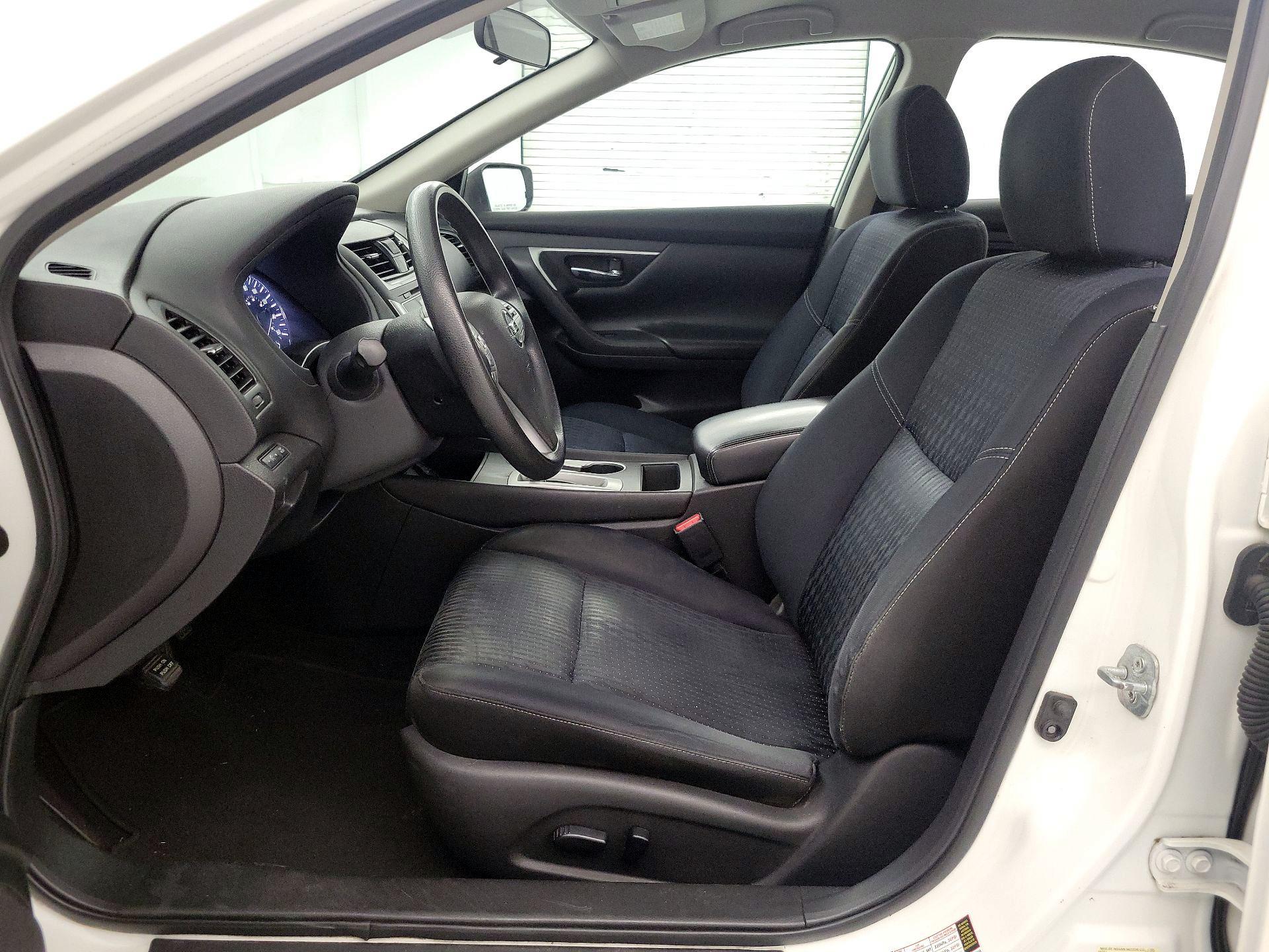 Thumbnail: 2016 Nissan Altima - 11