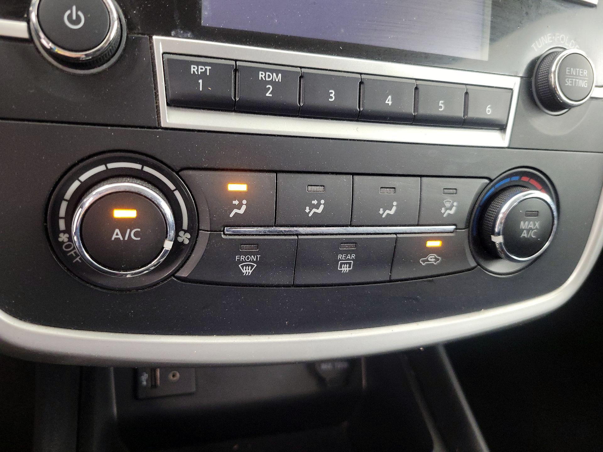 Thumbnail: 2016 Nissan Altima - 16
