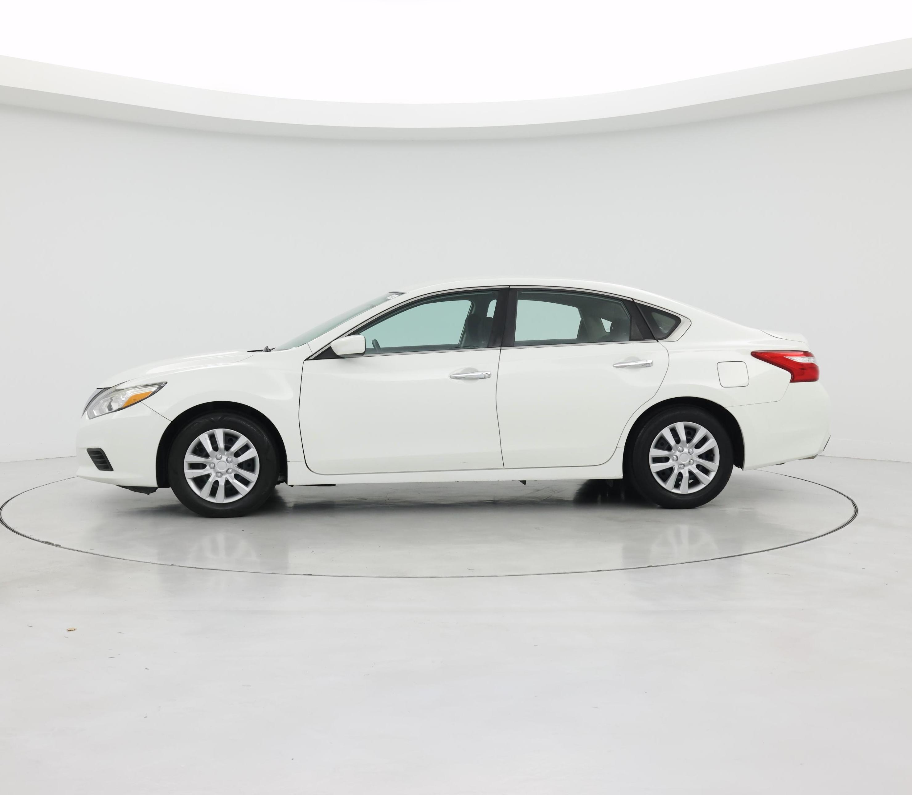 Thumbnail: 2016 Nissan Altima - 3