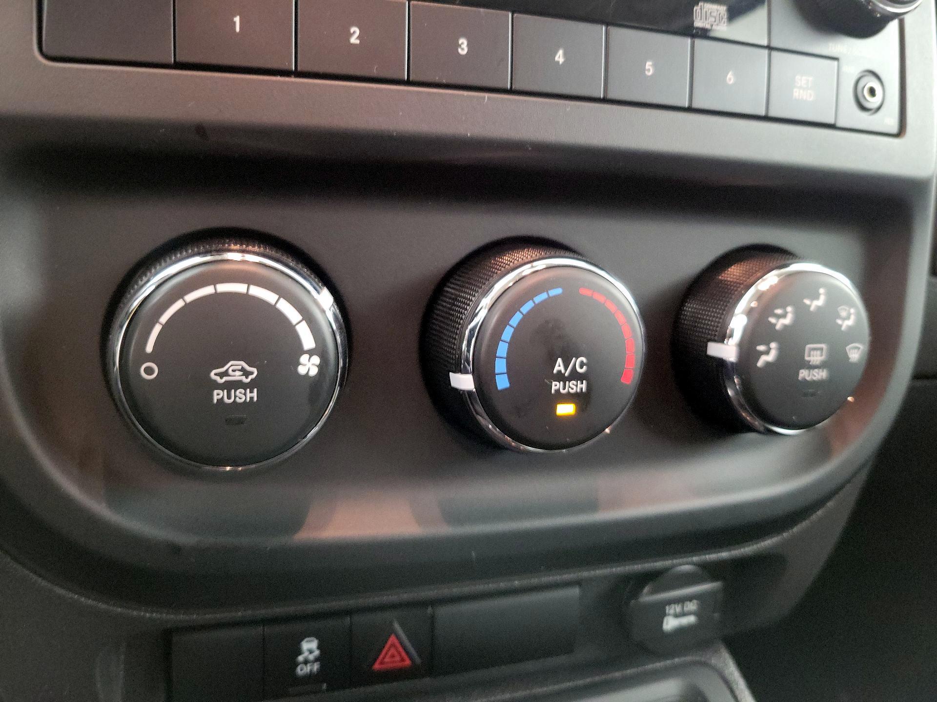 Thumbnail: 2014 Jeep Compass - 14
