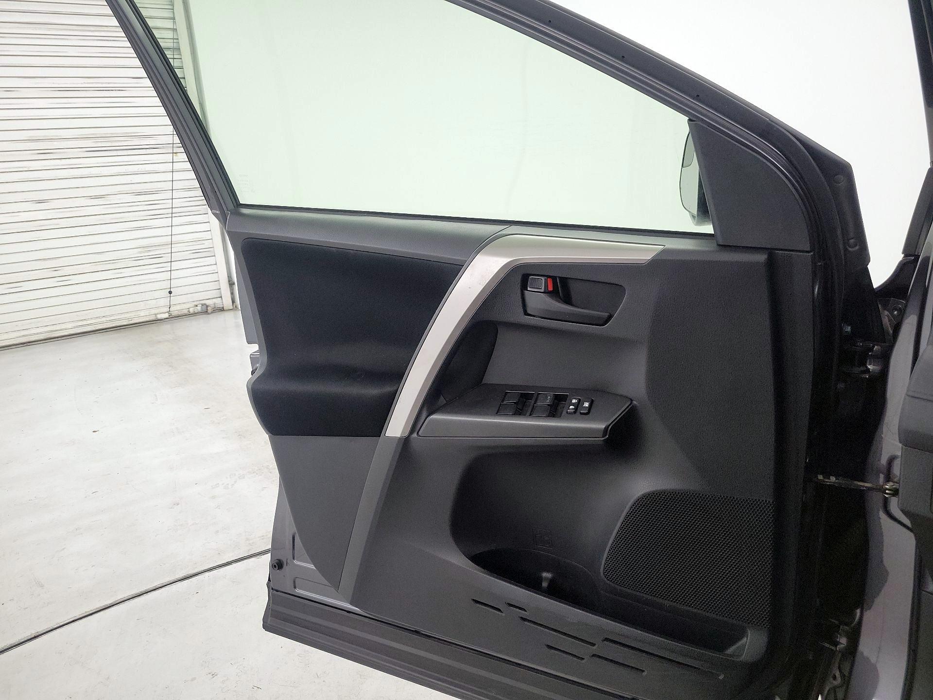 Thumbnail: 2016 Toyota RAV4 - 12