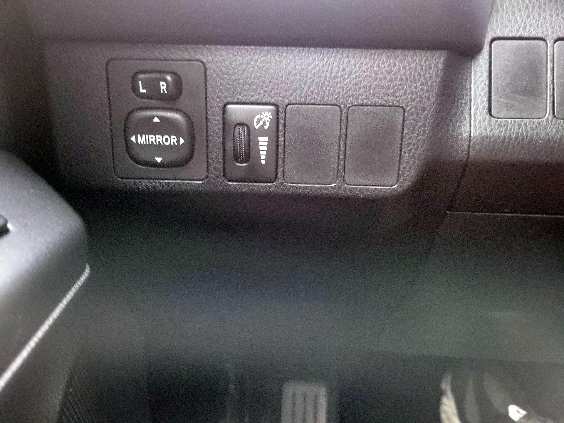Thumbnail: 2016 Toyota RAV4 - 13