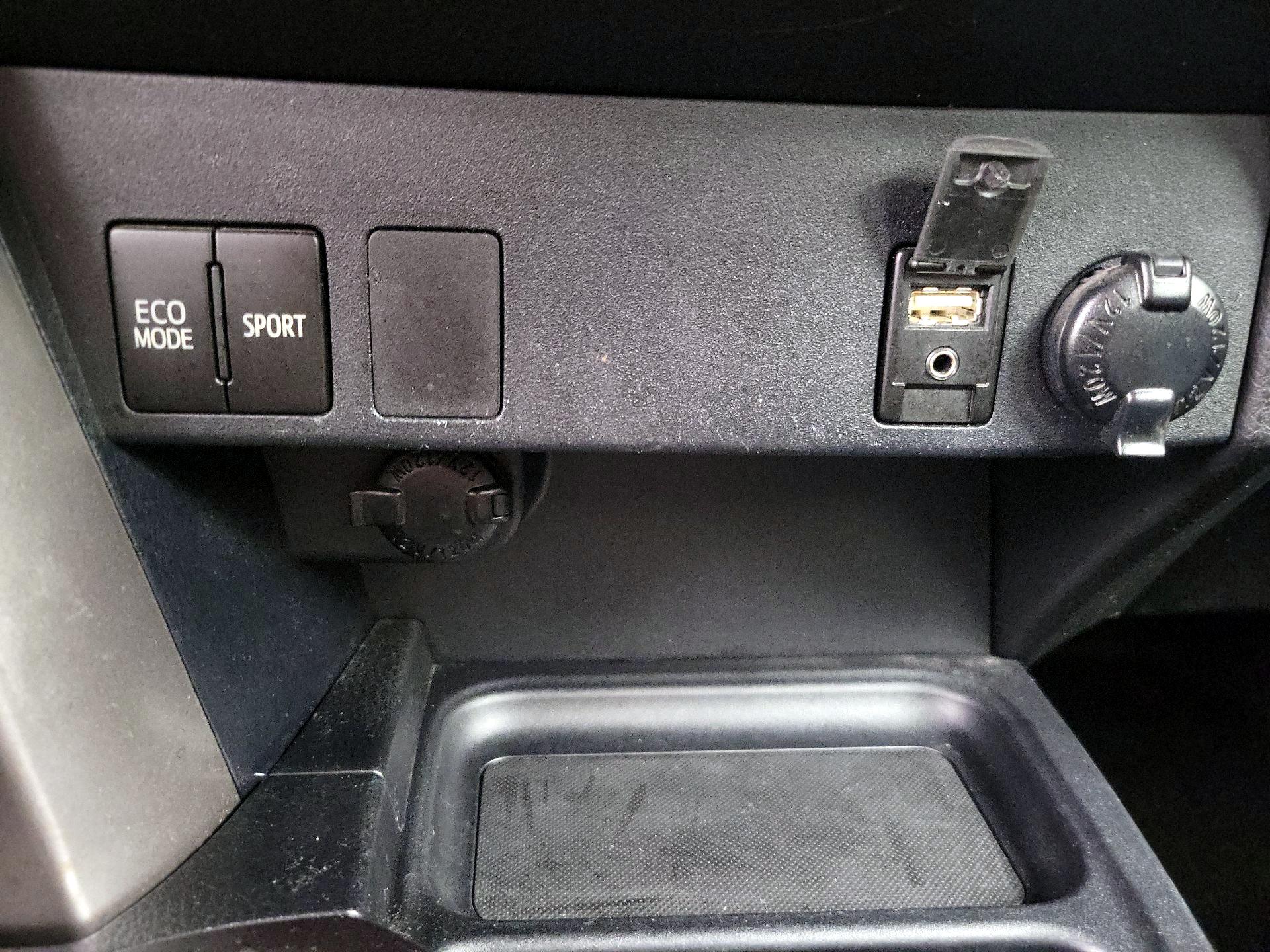 Thumbnail: 2016 Toyota RAV4 - 18