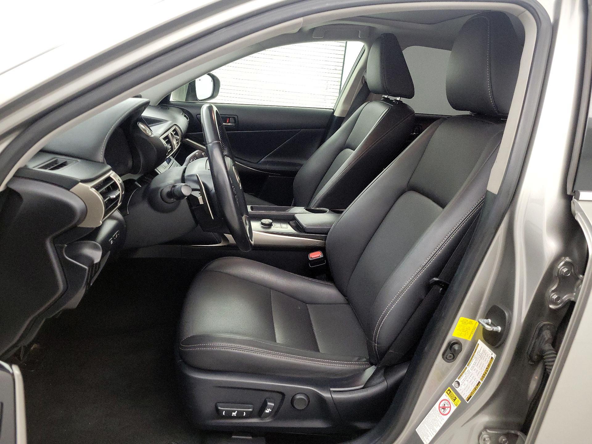 Thumbnail: 2016 Lexus IS - 11