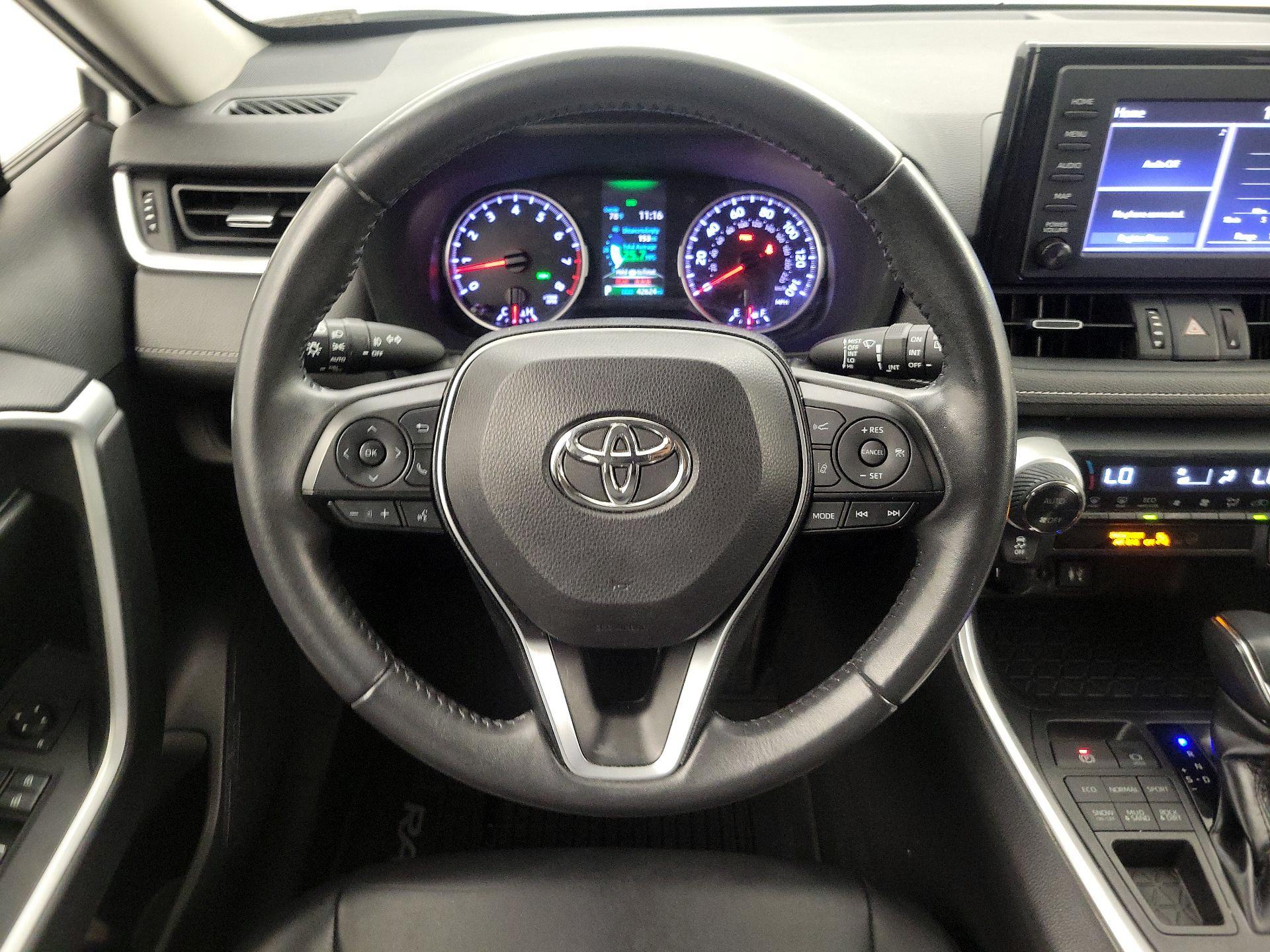 Thumbnail: 2019 Toyota RAV4 - 10