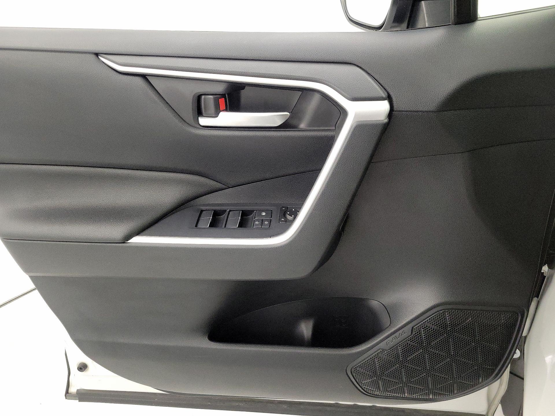 Thumbnail: 2019 Toyota RAV4 - 12
