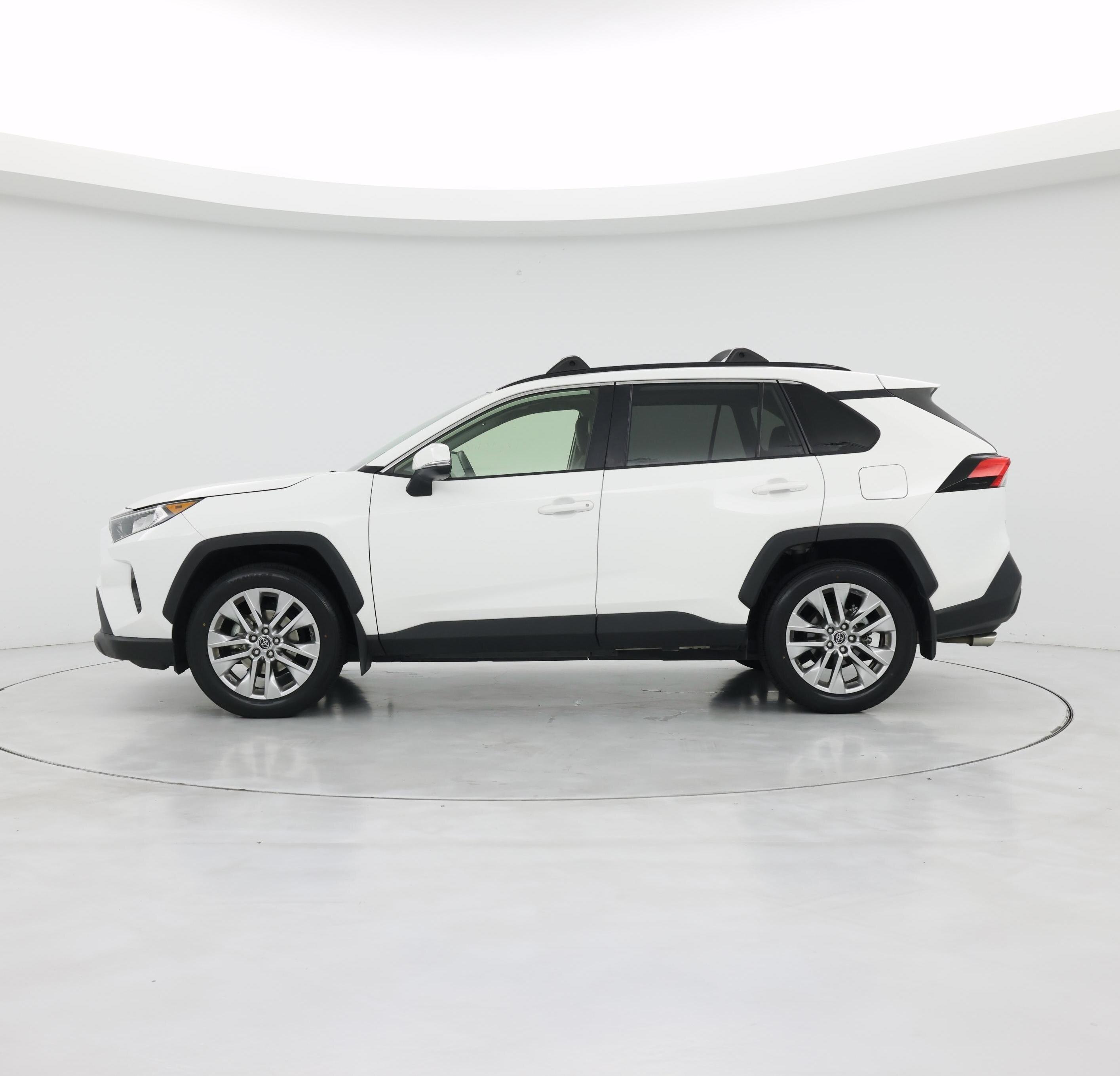 Thumbnail: 2019 Toyota RAV4 - 3