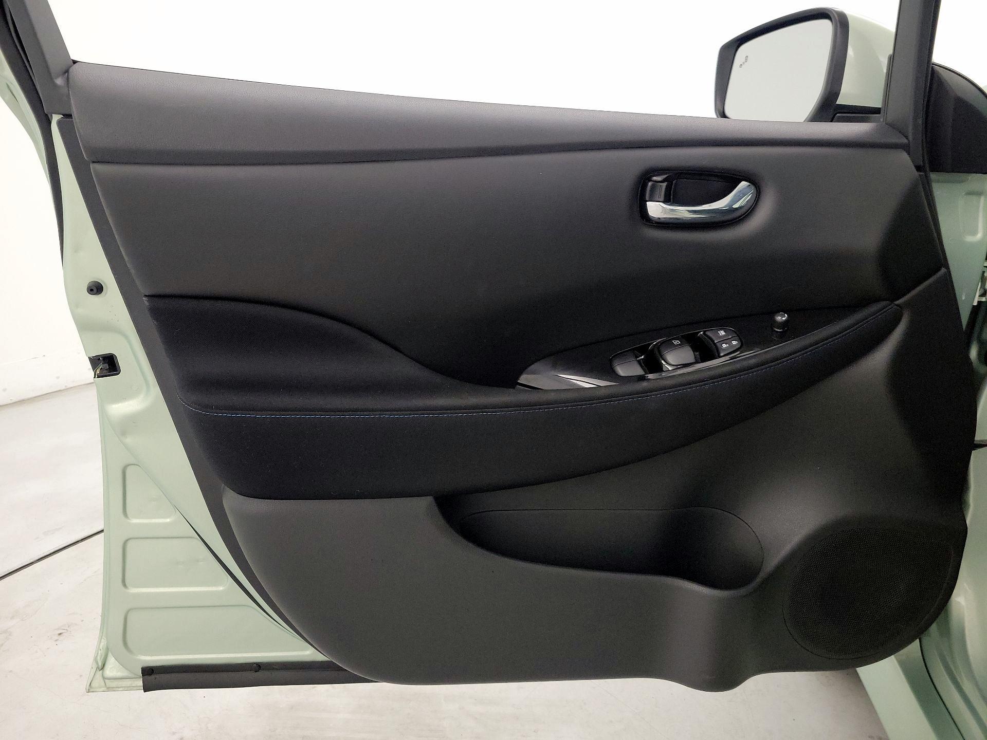 Thumbnail: 2018 Nissan Leaf - 12